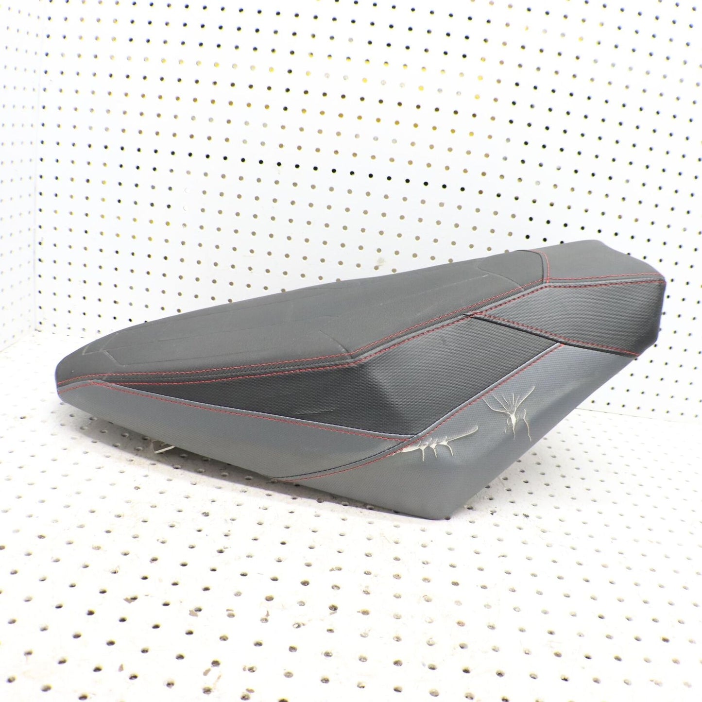 2015 POLARIS SWITCHBACK 800 SEAT 2686122 CRACKED COVER