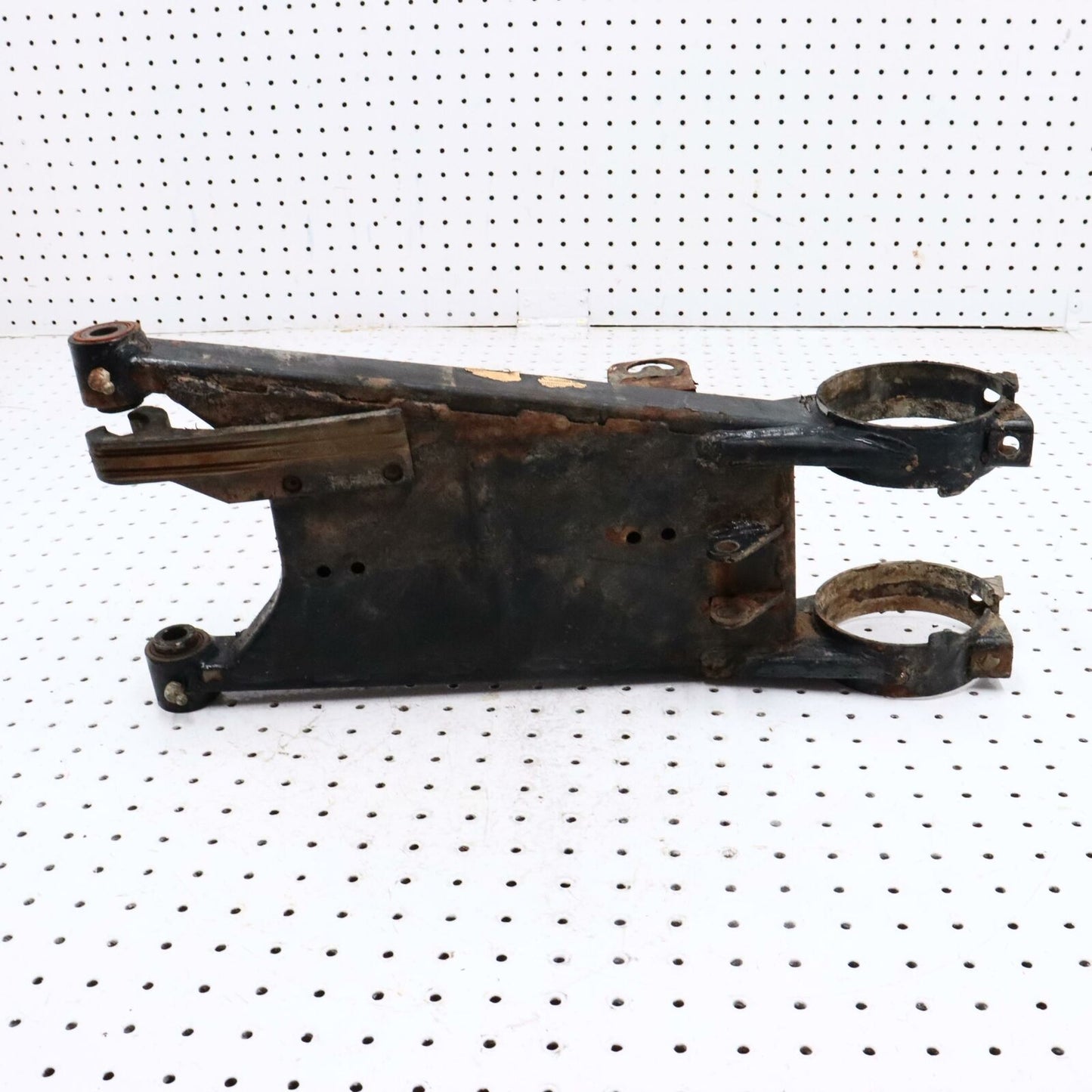 1996 POLARIS XPLORER 400L REAR SWINGARM BACK SUSPENSION SWING ARM 1580090