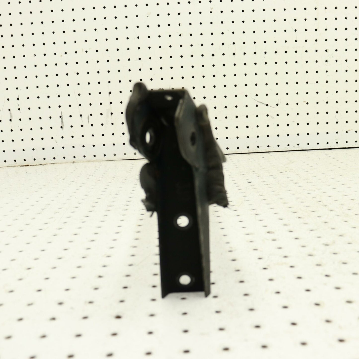 2007 POLARIS RMK 600 CENTER BULKHEAD FRAME SUPPORT BRACE BRACKET 1015368-067