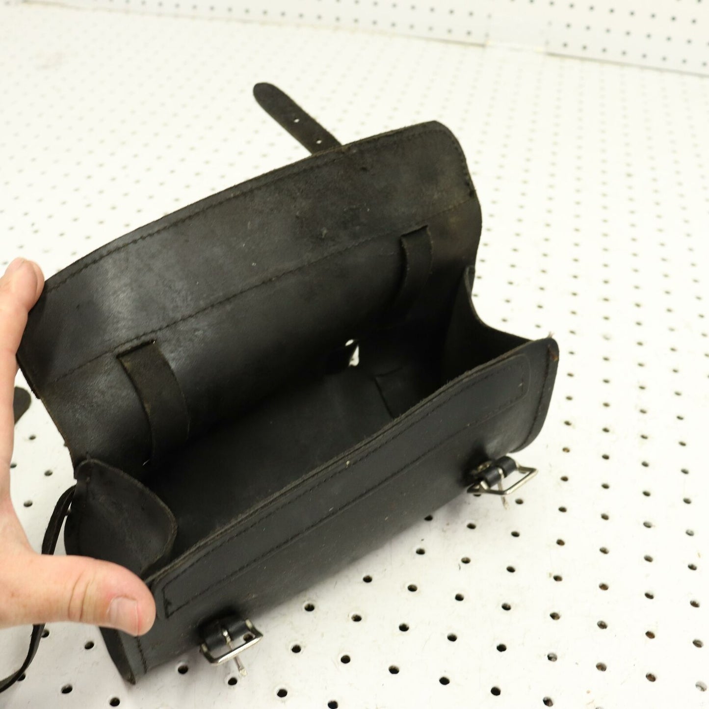 2003 SUZUKI SAVAGE 650 FRONT STORAGE LUGGAGE COMPARTMENT BAG LEATHER