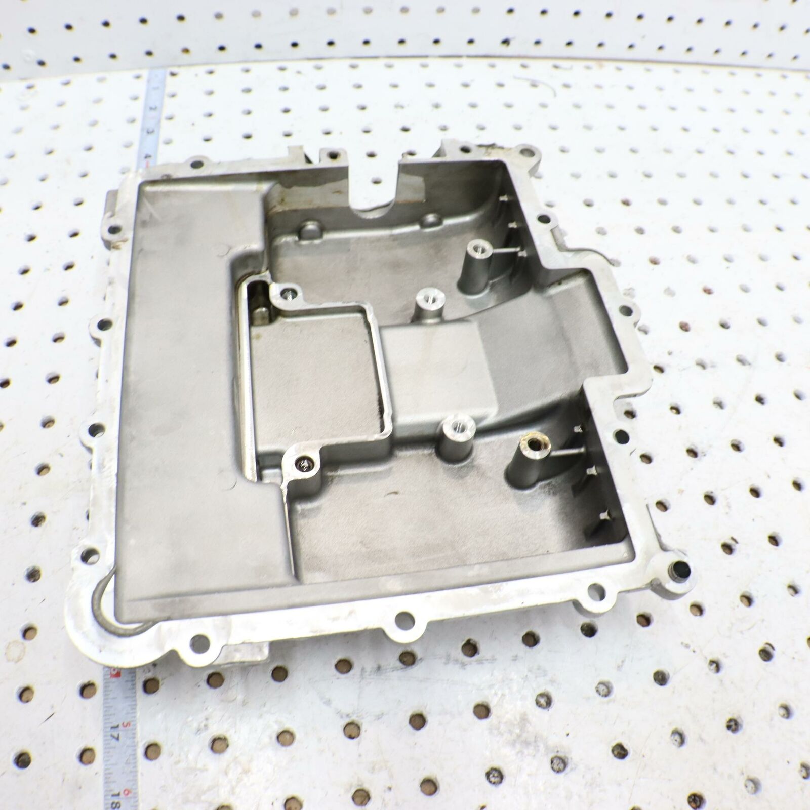 2006 POLARIS SWITCHBACK ENGINE MOTOR BOTTOM OIL PAN COVER DRY SUMP 0452985