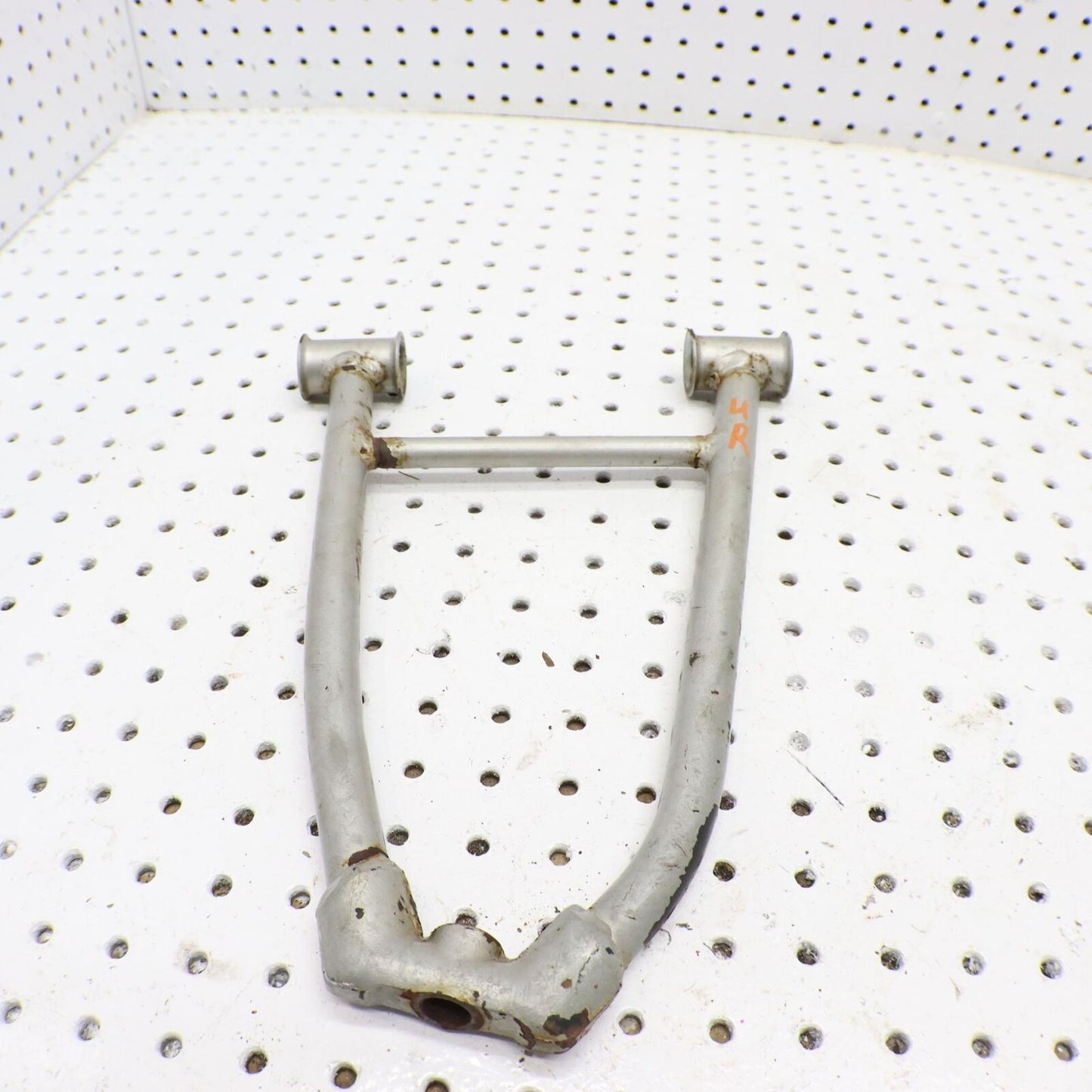 2006 POLARIS FUSION 700 FRONT UPPER RIGHT CONTROL A ARM  2203020-385