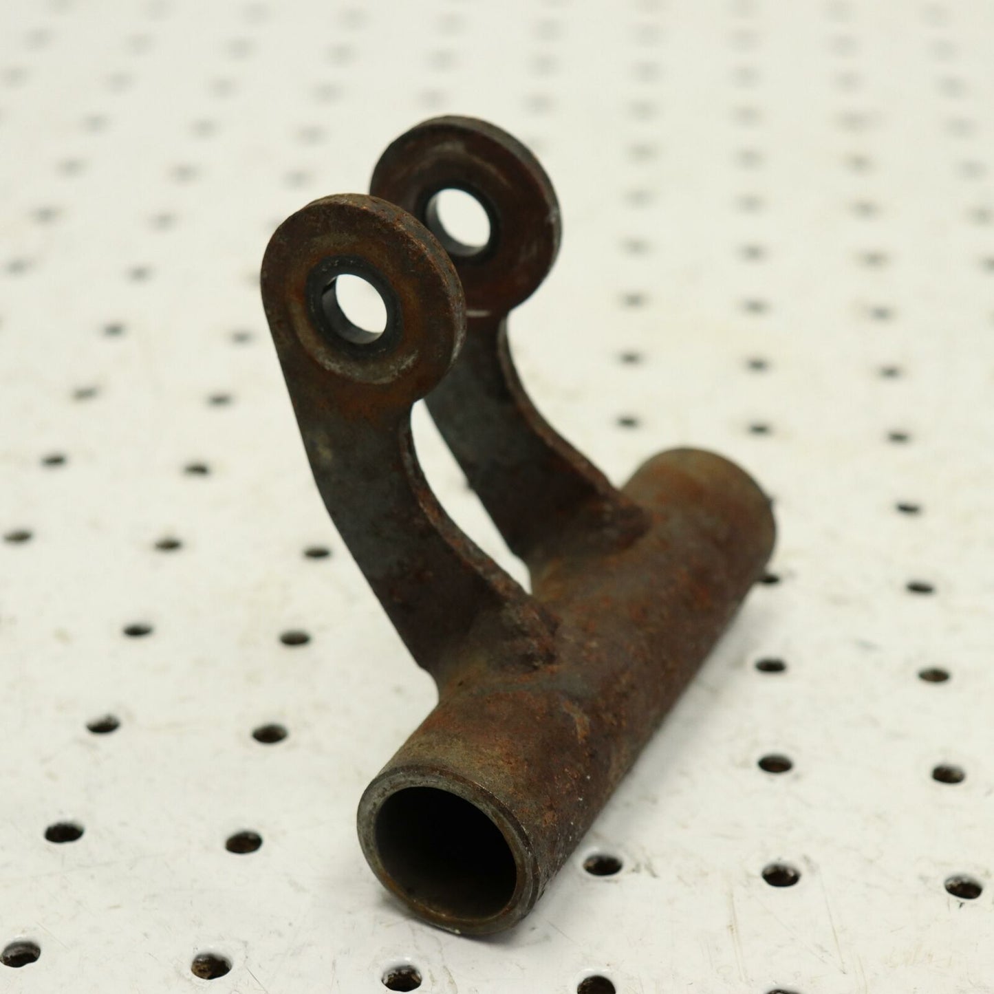 2006 ARCTIC CAT M7 REAR SUSPENSION REAR PIVOT LINKAGE MOUNT BRACKET 1704-016