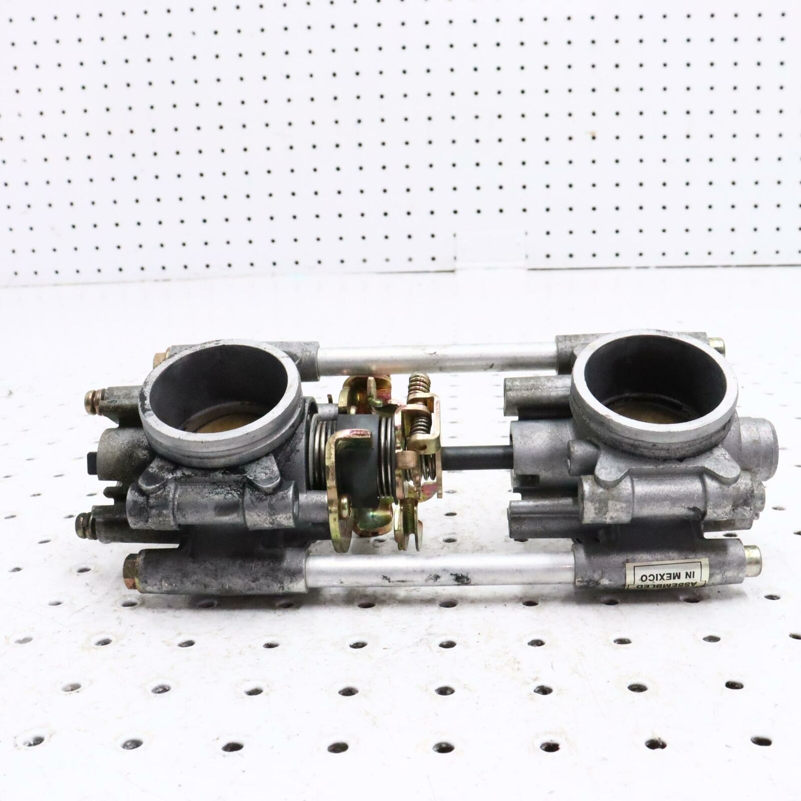 2006 POLARIS SWITCHBACK MAIN THROTTLE BODIES BODY 1253519