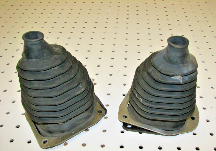 2002 POLARIS 800 RMK VERTICAL ESCAPE 159 TIE ROD BOOTS 5433532, 5433533