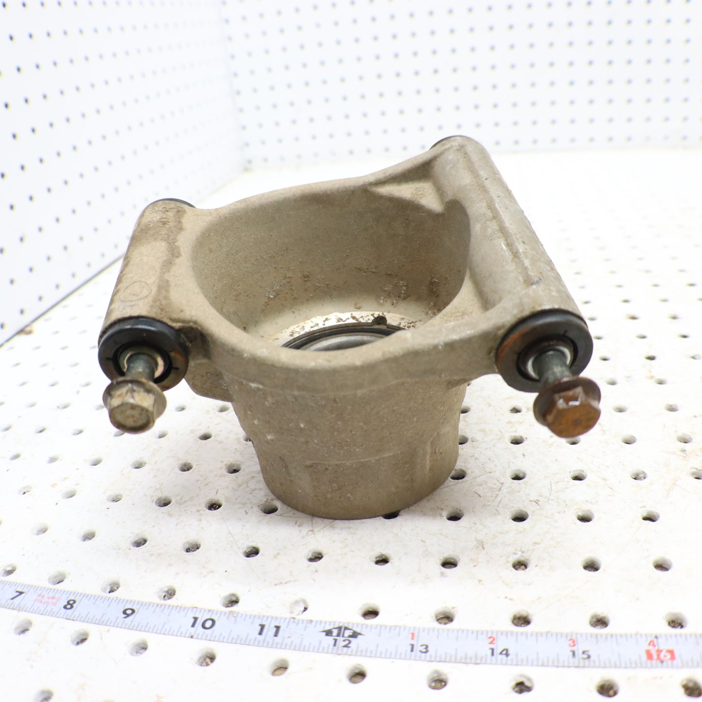 2013 Polaris Ranger Xp 900 Wheel Bearing Carrier RIGHT REAR 5137677; 5138502