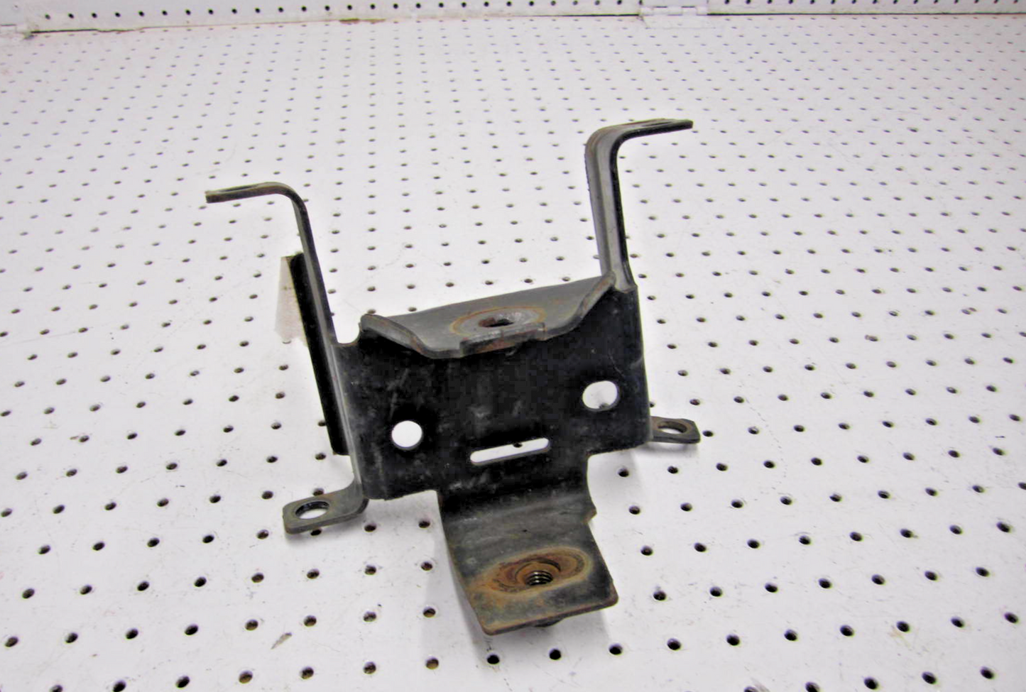 2007 GMC SIERRA 2500 HD NBS 6.6 FRONT LEFT INNER BUMPER BRACKET 2082916