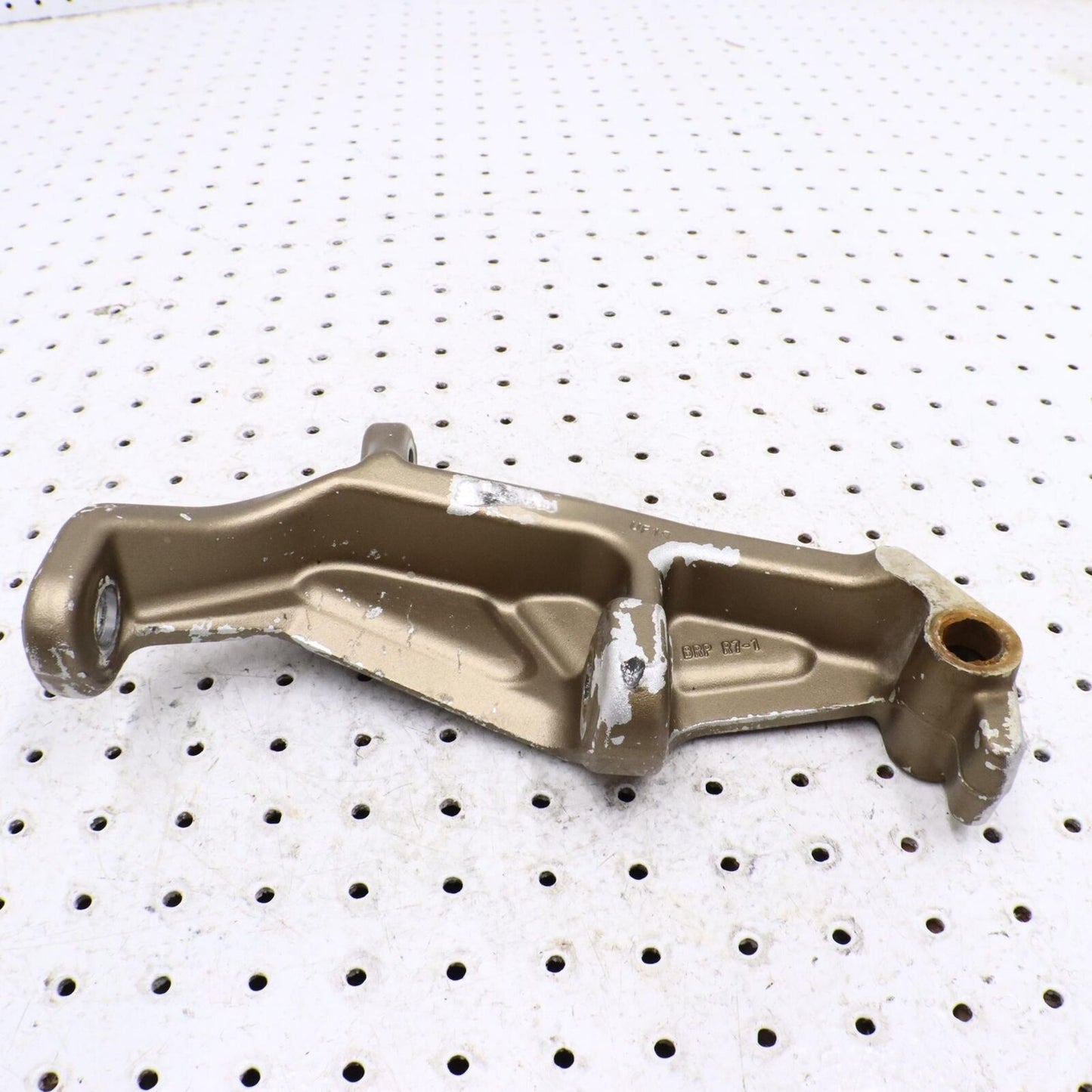 2010 SKI-DOO SUMMIT X 800R RIGHT FRONT STEERING ARM SPINDLE 505072722; 505073012