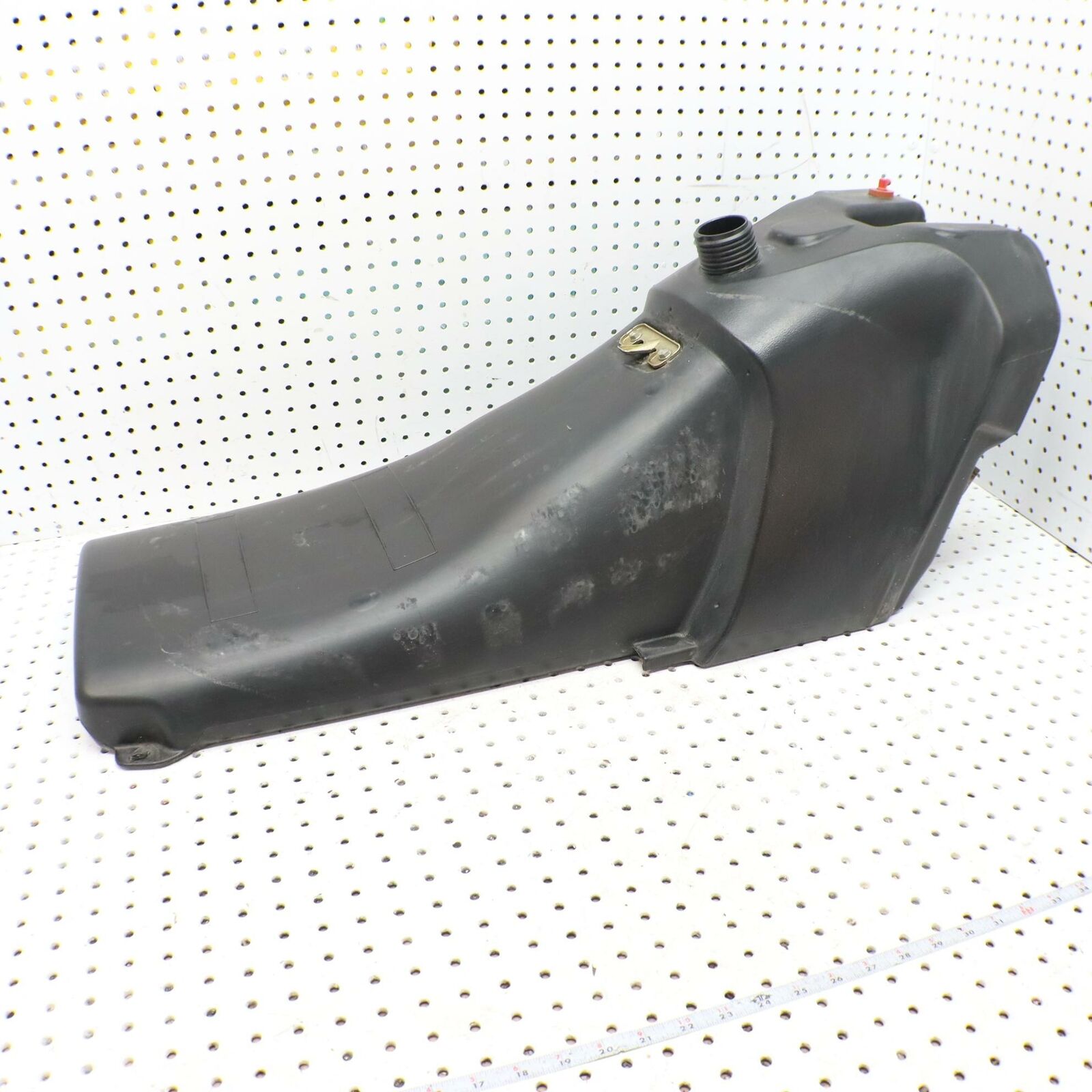 2006 POLARIS SWITCHBACK GAS TANK FUEL RESERVOIR 2520636; 2520640