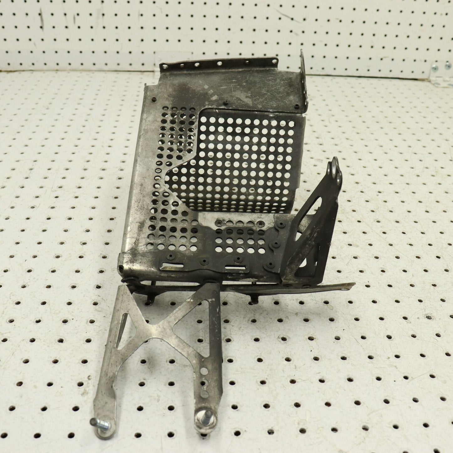 2009 ARCTIC CAT M1000 LEFT FRONT FOOT HOLDER REST STAY FOOTREST WELL 4706-035