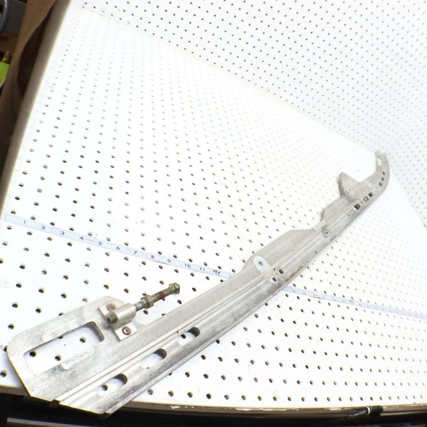 2006 POLARIS RMK 700 RIGHT SLIDING SKID FRAME SUSPENSION RAIL 1542034