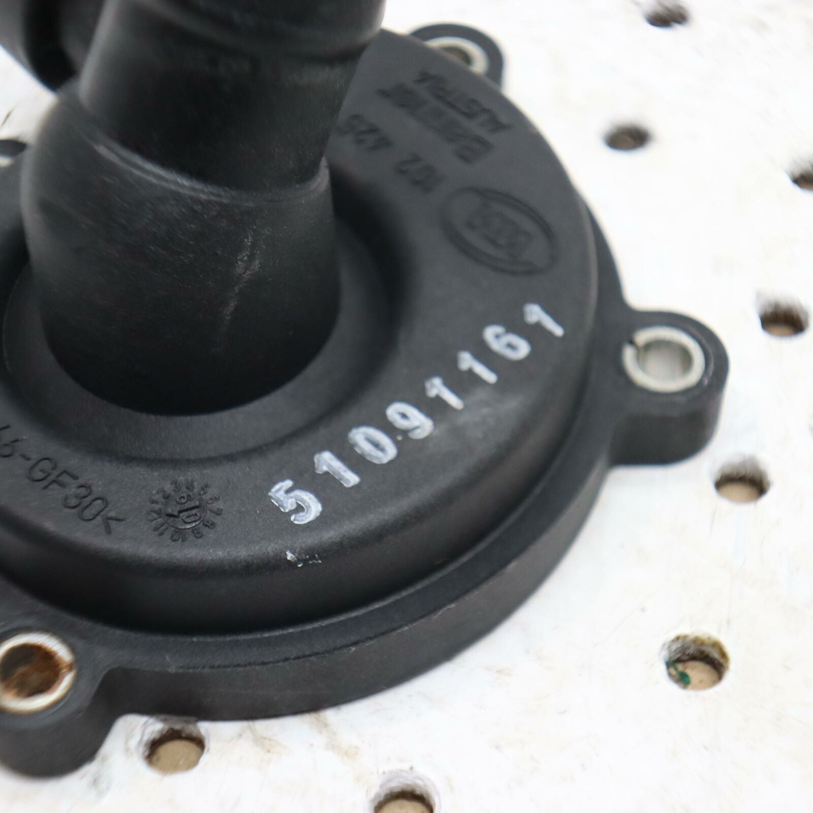 2006 POLARIS SWITCHBACK ENGINE WATER PUMP HOUSING COVER 0452941