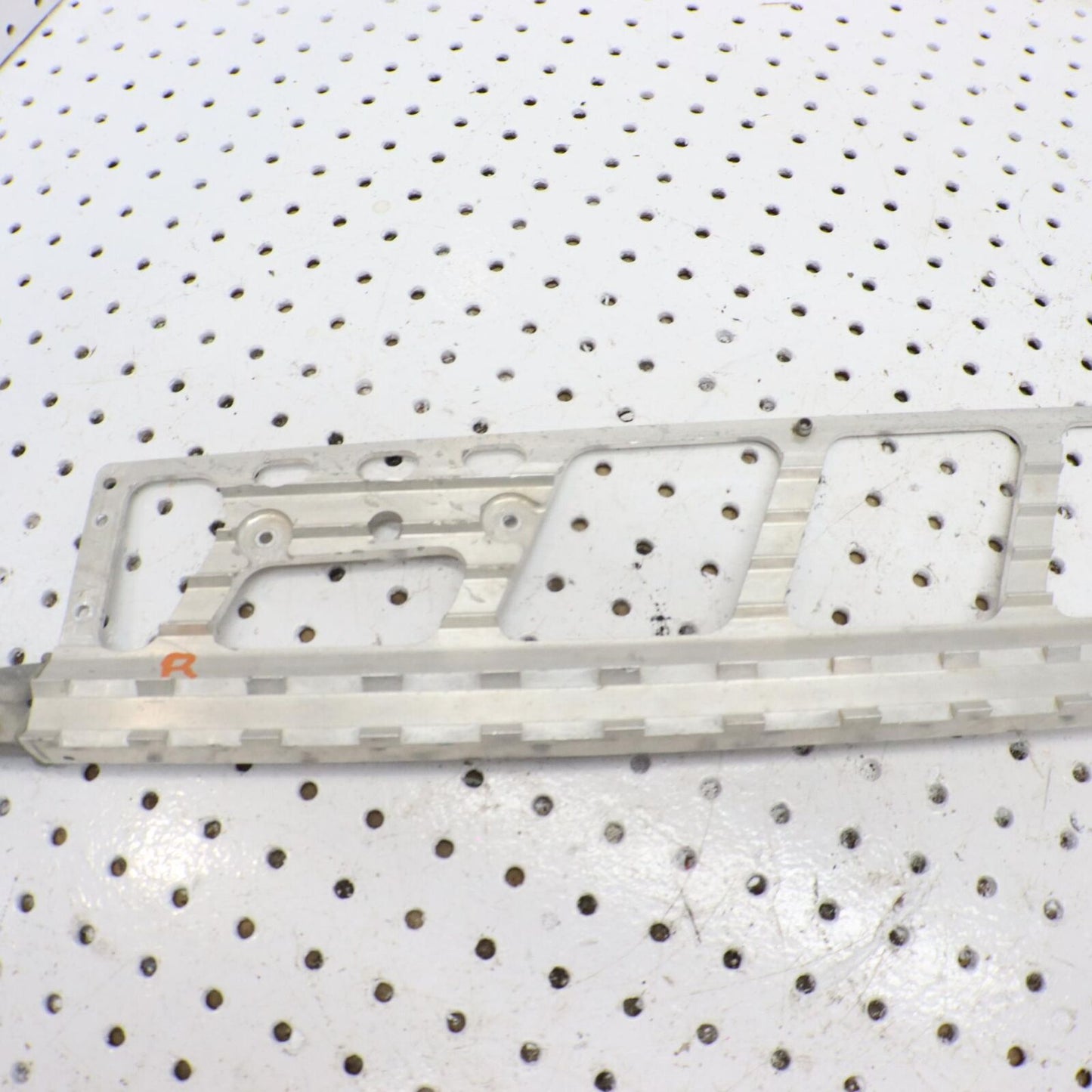 2014 POLARIS PRO RMK 800 RUNNING BOARD FOOTREST SUPPORT ASSEMBLY, RIGHT 1018778