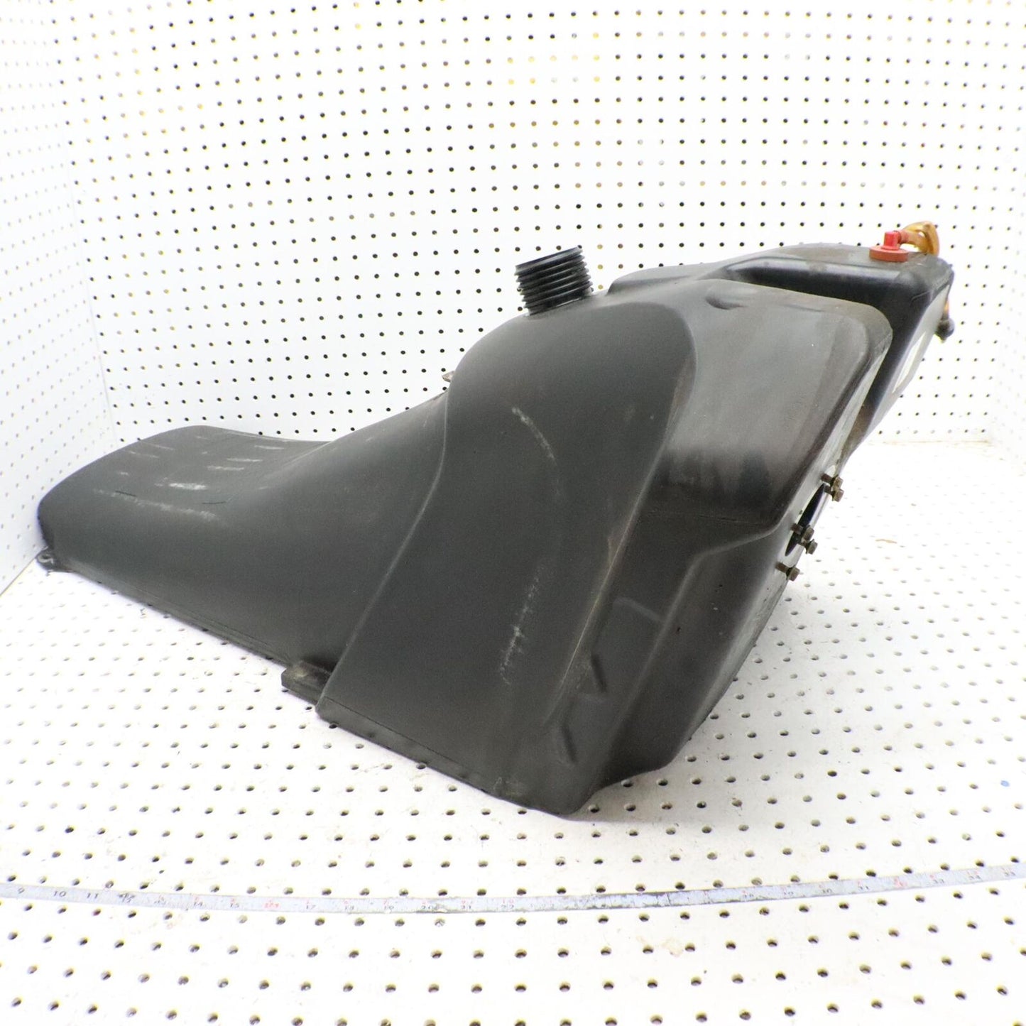 2006 POLARIS FUSION 600 GAS TANK FUEL TANK 2203555; 2520637-070