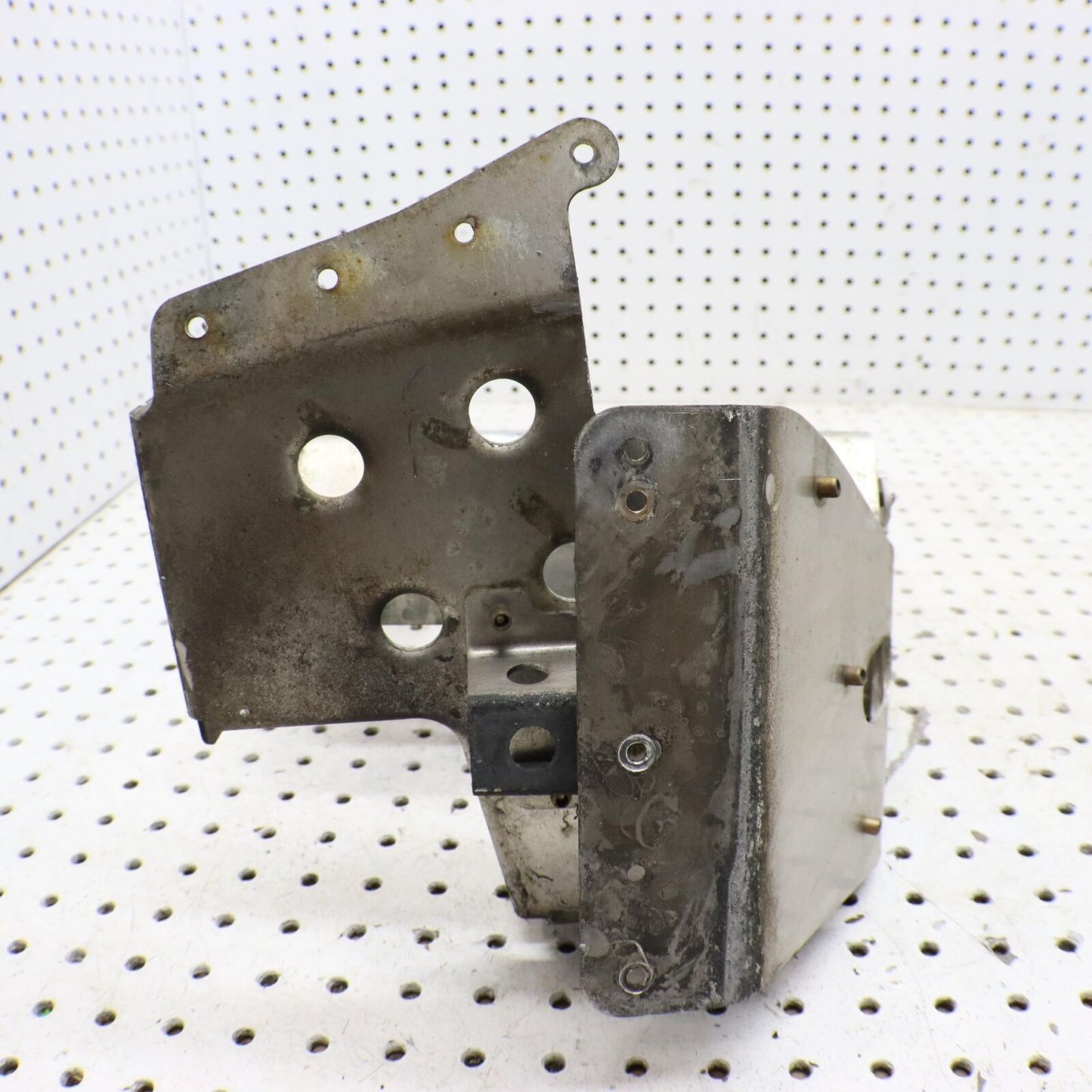 2008 POLARIS SWITCHBACK TURBO RIGHT FRONT FOOT REST STAY FOOTREST WELL 1016004