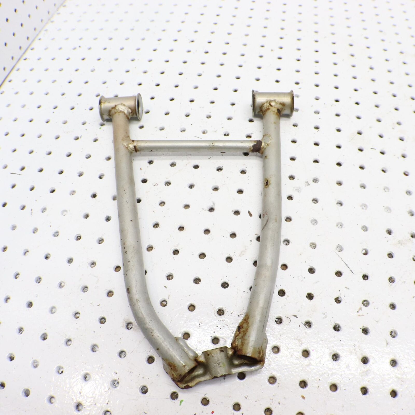 2006 POLARIS FUSION 700 FRONT UPPER RIGHT CONTROL A ARM  2203020-385