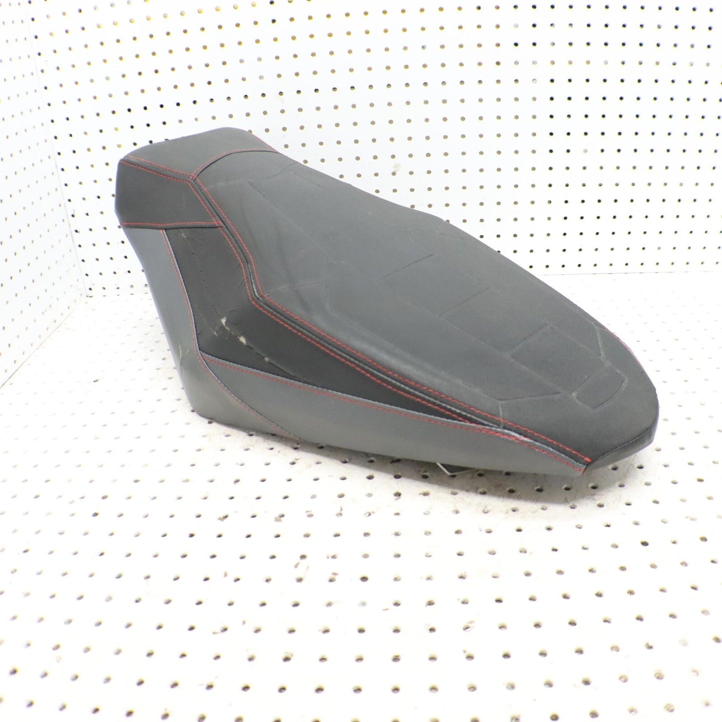 2015 POLARIS SWITCHBACK 800 SEAT 2686122 CRACKED COVER