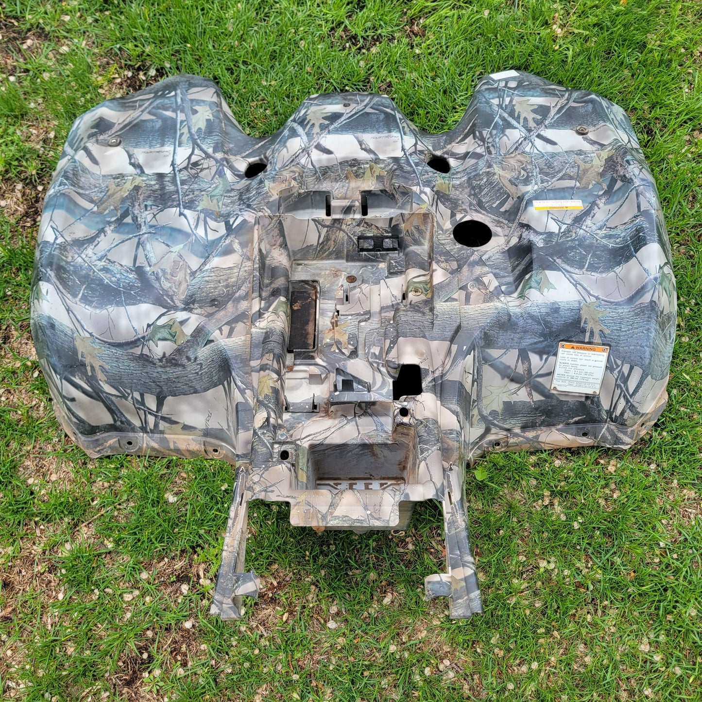 2016 SUZUKI KING QUAD 500 REAR FENDER CAMO 63111-31GC3-PHW; 63111-31G42-PHW