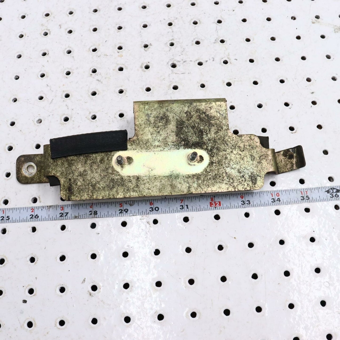2006 POLARIS SWITCHBACK BATTERY BOX HOLDER COVER 1015168; 1016727