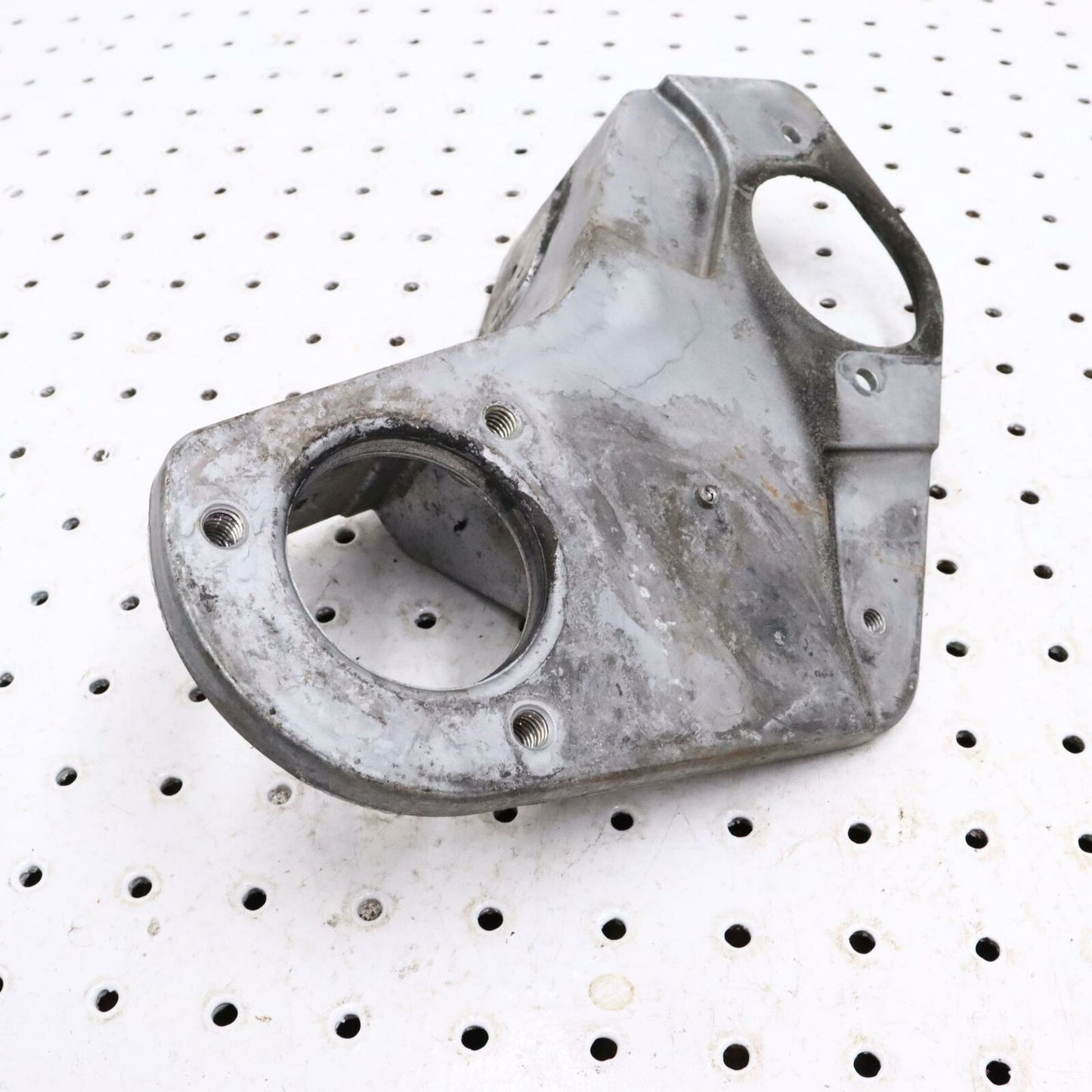 2006 POLARIS FUSION 700 ENGINE MOTOR MOUNT BRACKET 5134870