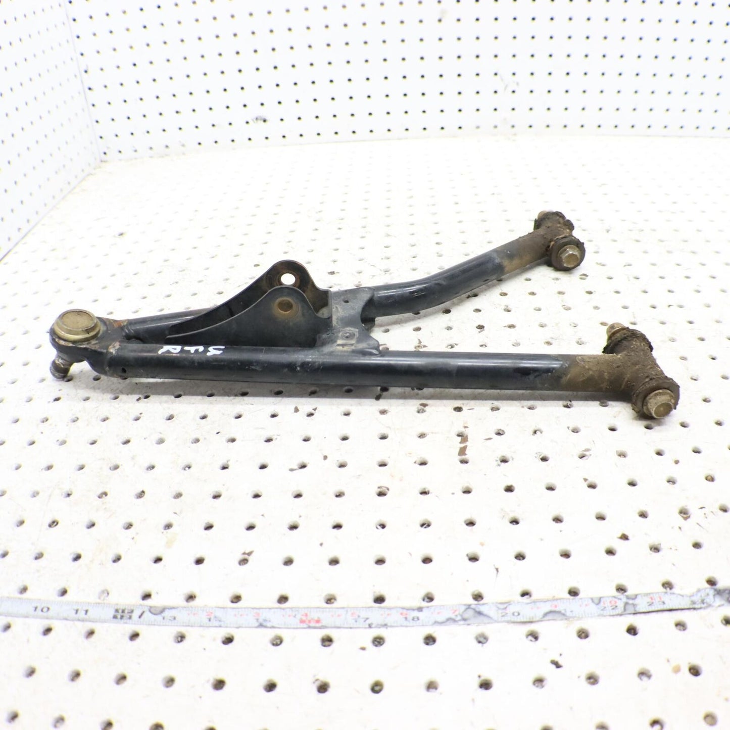2009 POLARIS SPORTSMAN XP 850 FRONT UPPER RIGHT CONTROL ARM 1015126-067 1025618