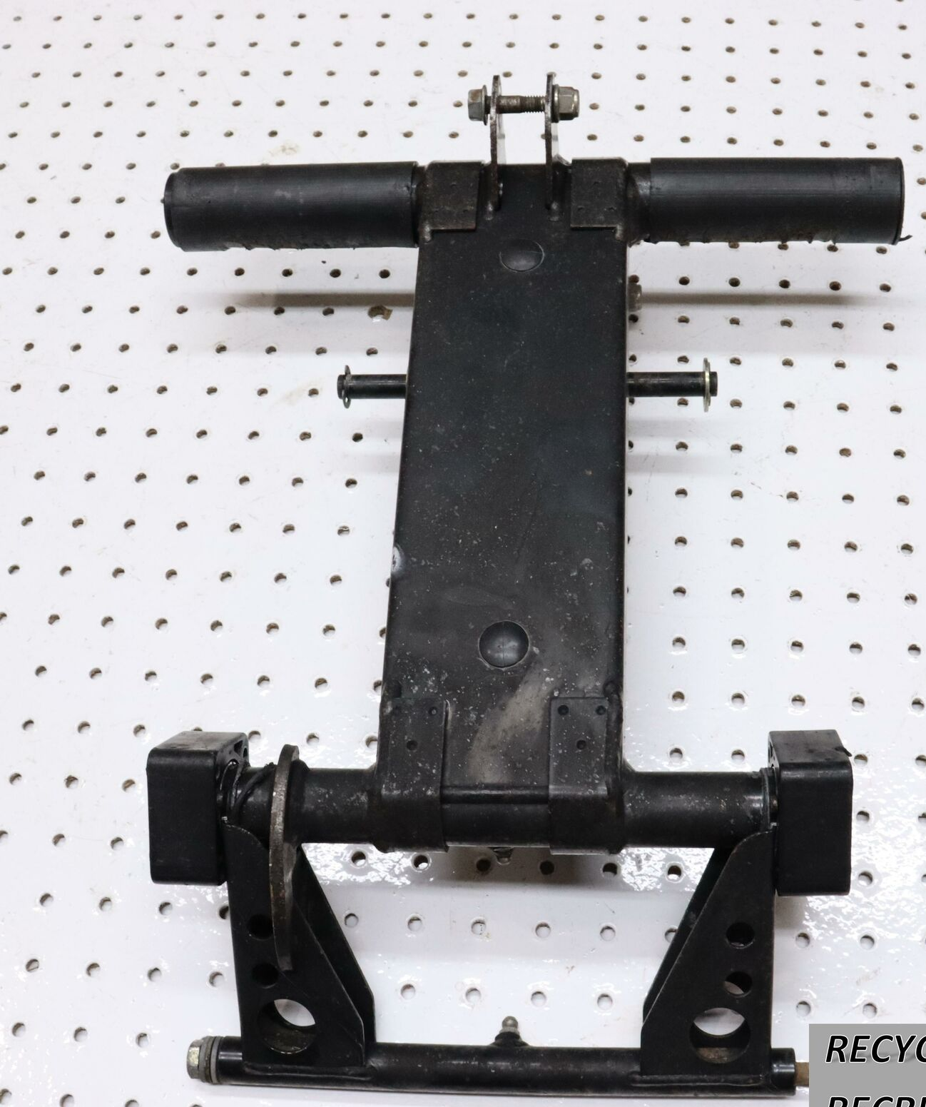 2006 SKI-DOO MXZ 800 REAR BACK SUSPENSION FRONT TORQUE PIVOT ARM 503191119