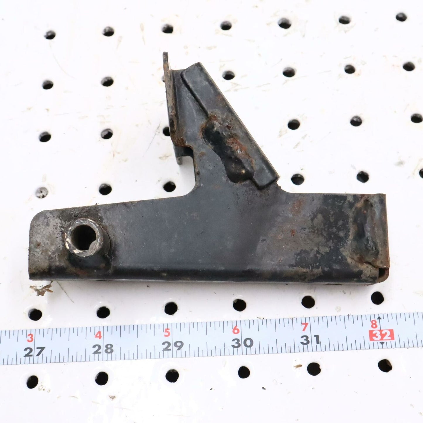 2000 POLARIS SPORTSMAN 500 FRONT LEFT RACK SUPPORT 1013210-067; 1040554-067