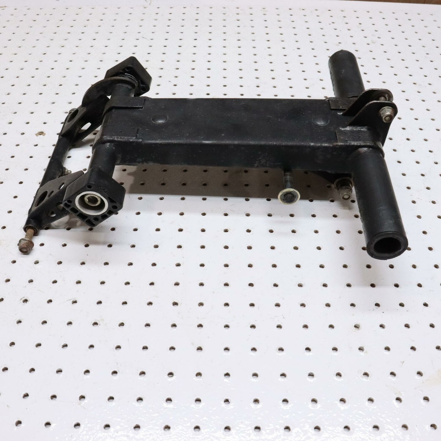 2006 SKI-DOO MXZ 800 REAR BACK SUSPENSION FRONT TORQUE PIVOT ARM 503191119