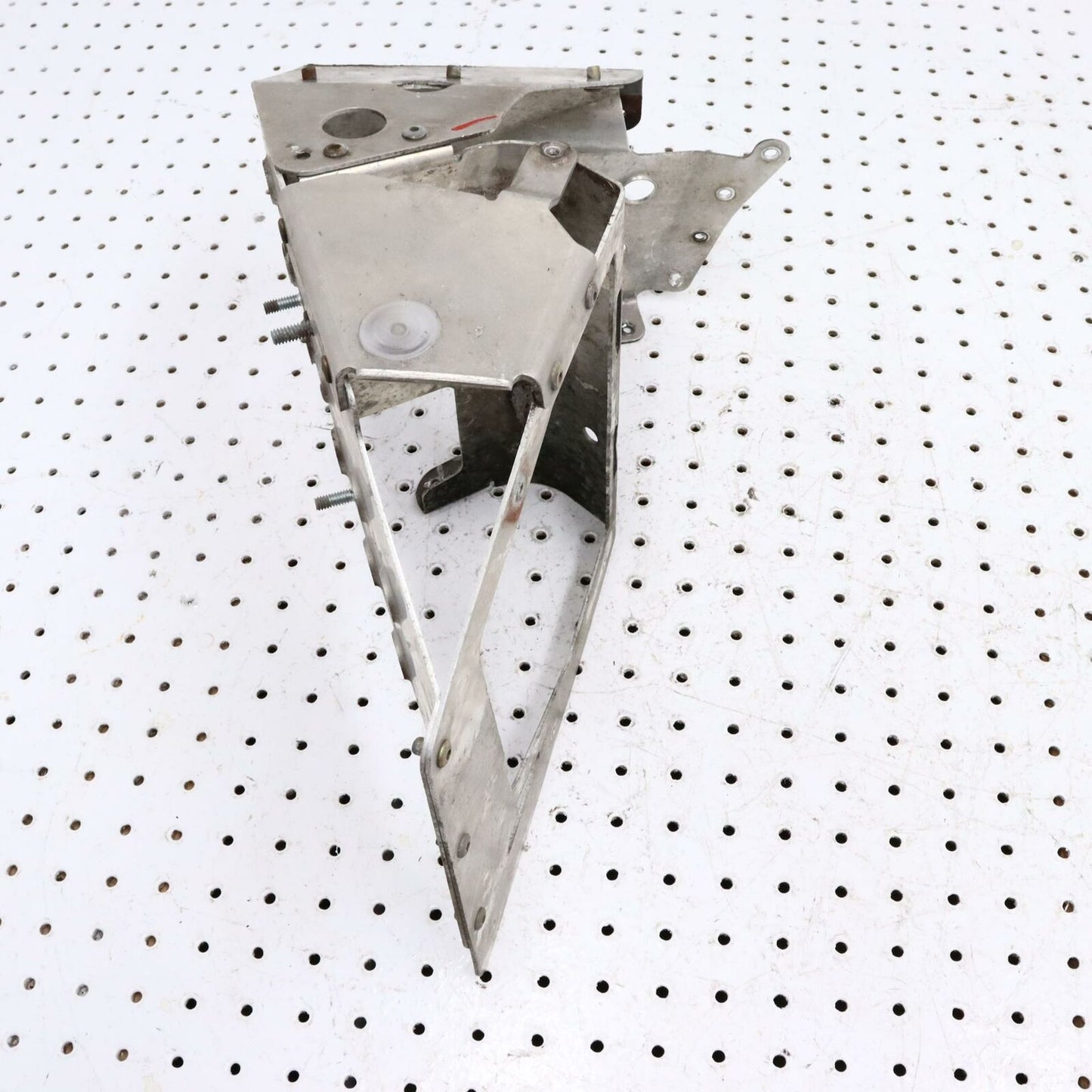 2006 POLARIS CLASSIC 700 RIGHT FRONT FOOT HOLDER REST STAY FOOTREST WELL 1015091