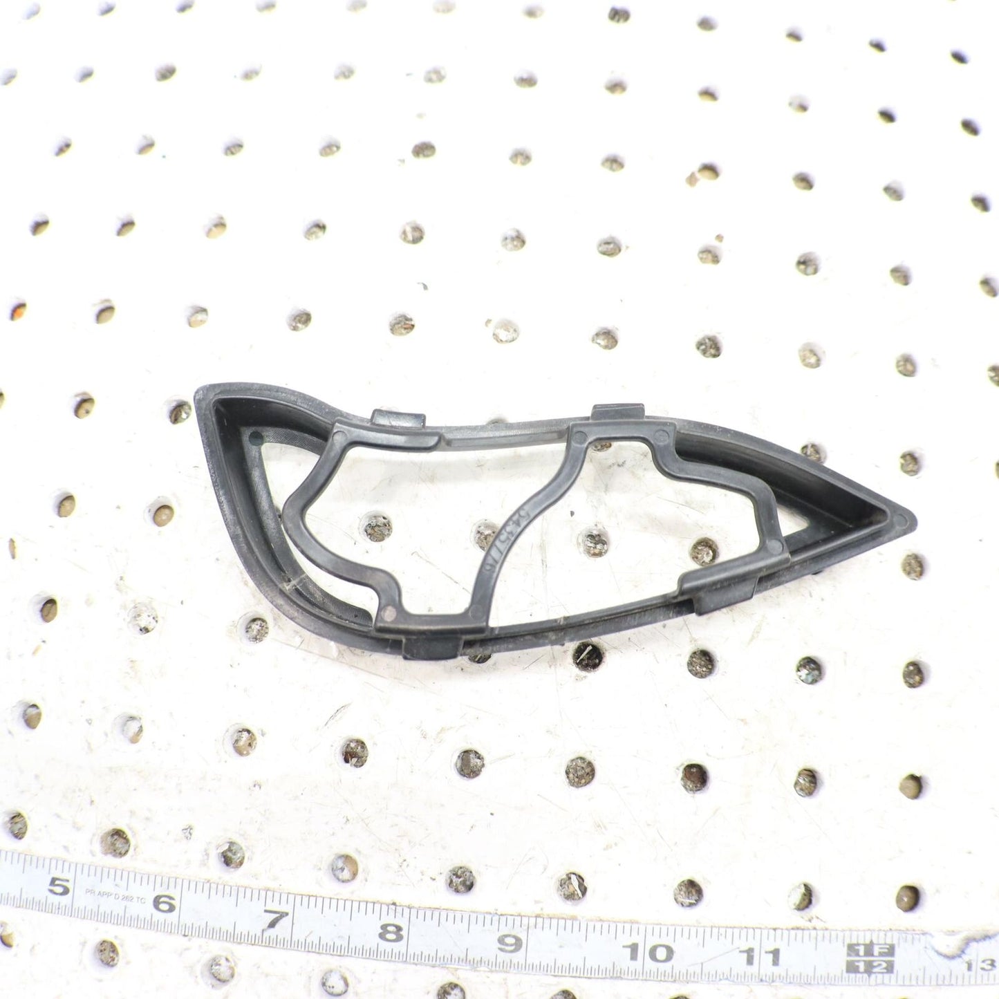 2006 POLARIS RMK 700 AIR INTAKE BEZEL SCREEN 5435776 RIGHT