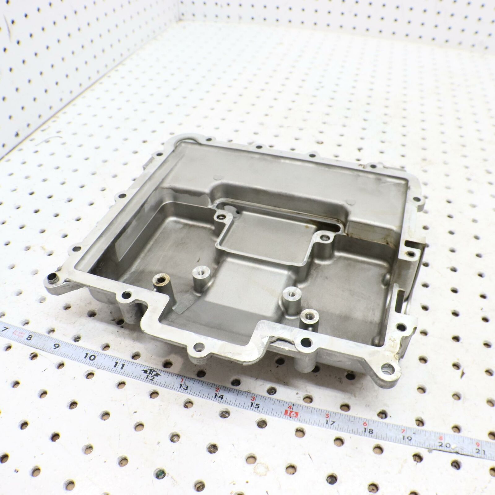 2006 POLARIS SWITCHBACK ENGINE MOTOR BOTTOM OIL PAN COVER DRY SUMP 0452985