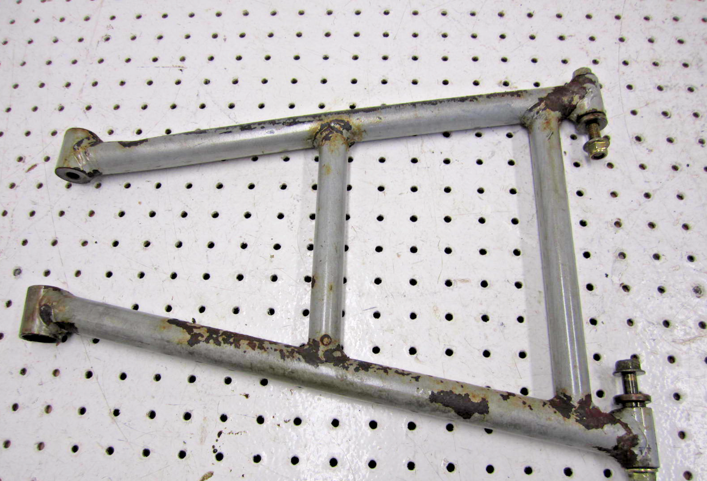 2005 ARCTIC CAT M6 141 A ARM LOWER RIGHT 1703-253 MIGHT BE SLIGHTLY BENT