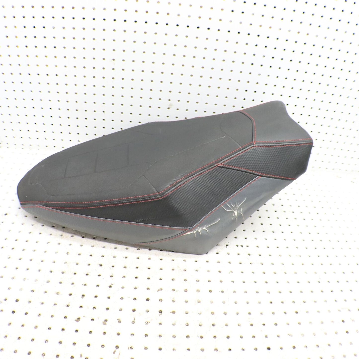 2015 POLARIS SWITCHBACK 800 SEAT 2686122 CRACKED COVER