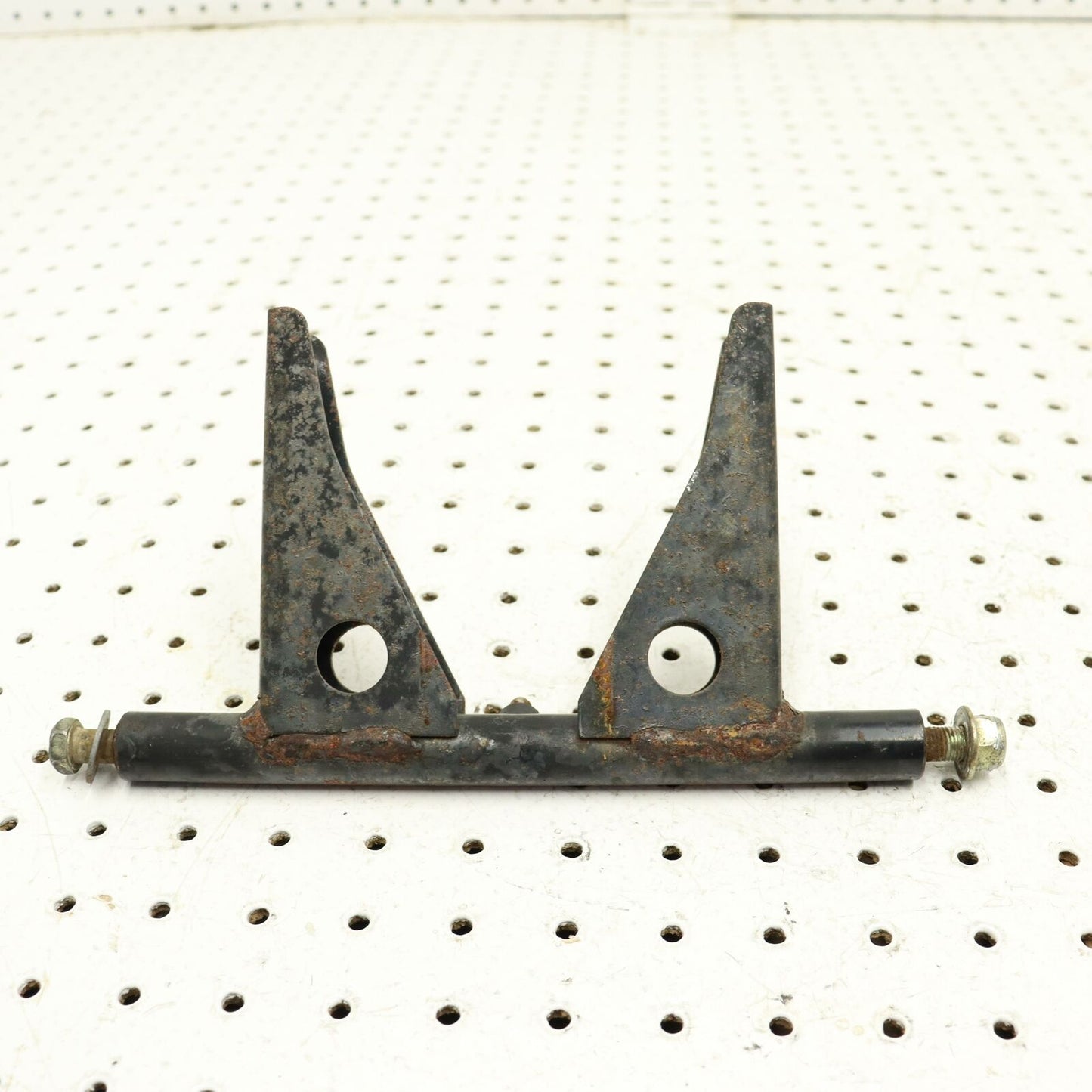 2007 POLARIS RMK 600 REAR SUSPENSION REAR PIVOT ARM 1541832-067