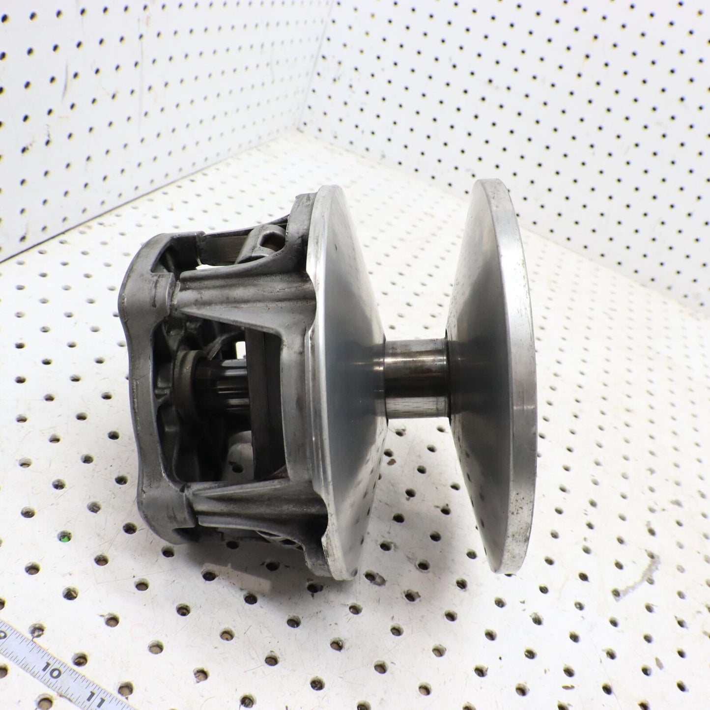 2008 POLARIS SWITCHBACK TURBO PRIMARY DRIVE SHEAVE CLUTCH 1322565 cracked sheave