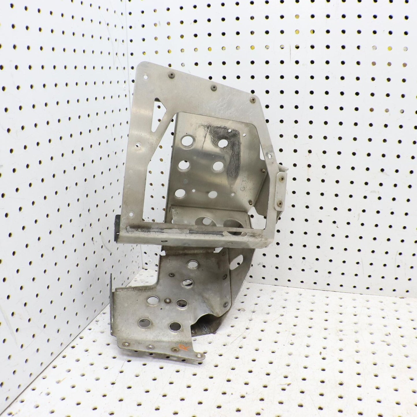 2008 POLARIS SWITCHBACK TURBO RIGHT FRONT FOOT REST STAY FOOTREST WELL 1016004