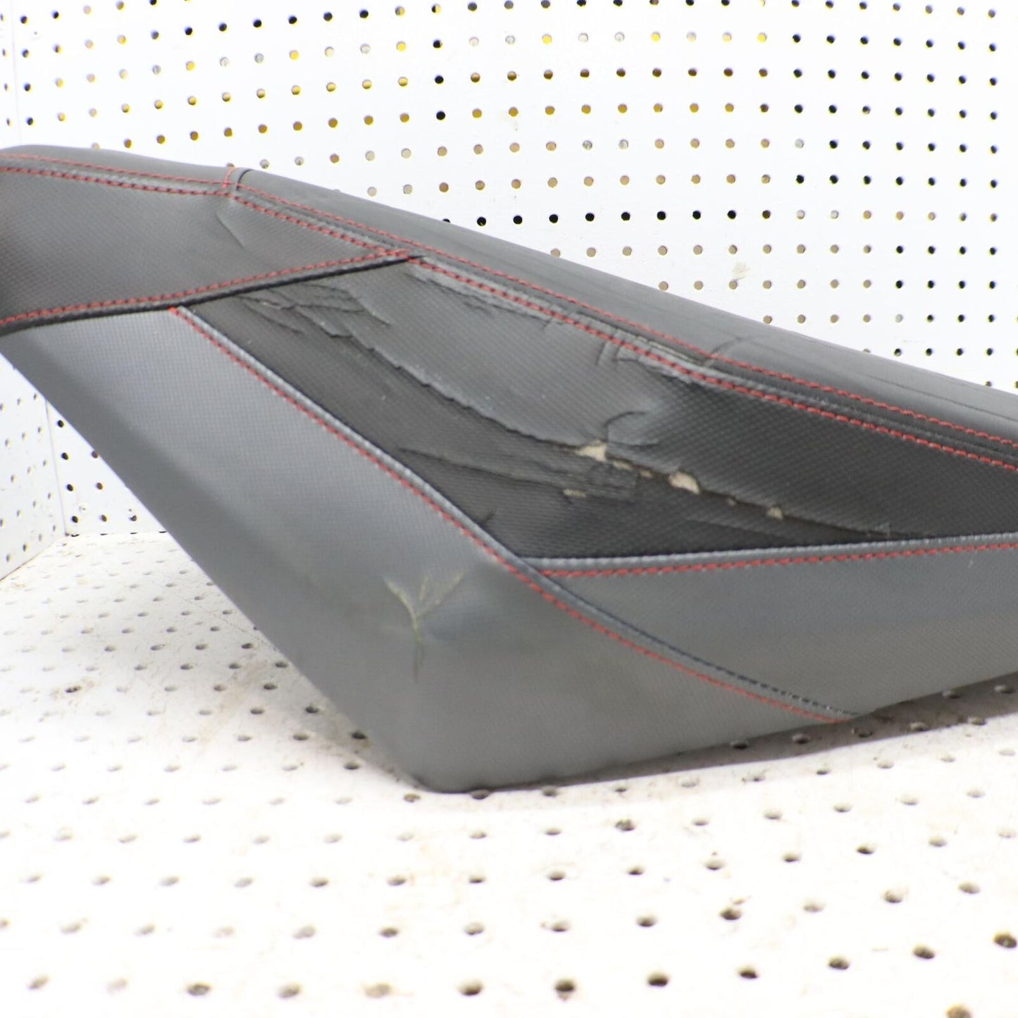 2015 POLARIS SWITCHBACK 800 SEAT 2686122 CRACKED COVER