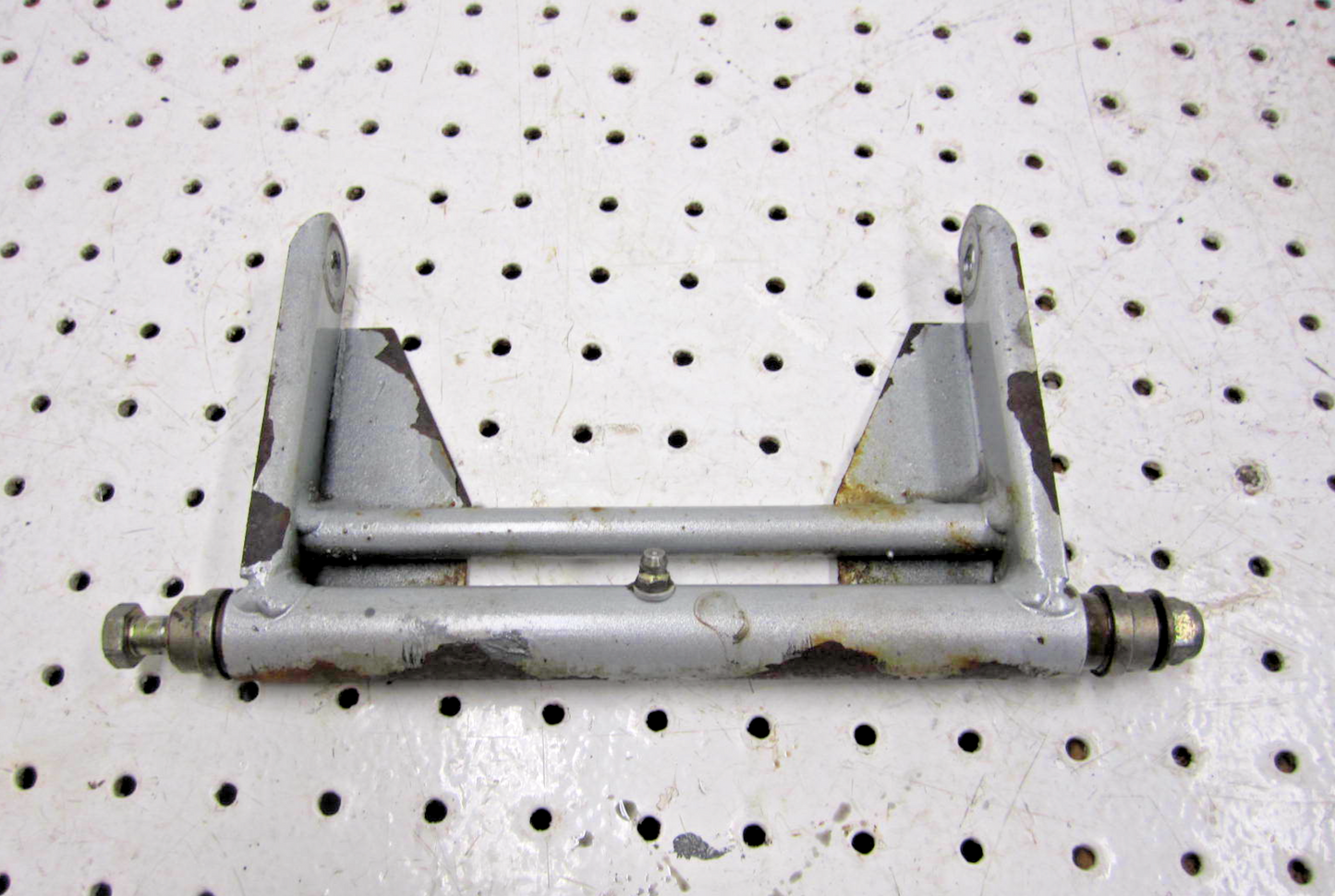 2005 ARCTIC CAT M6 141 REAR PIVOT ARM 1704-001