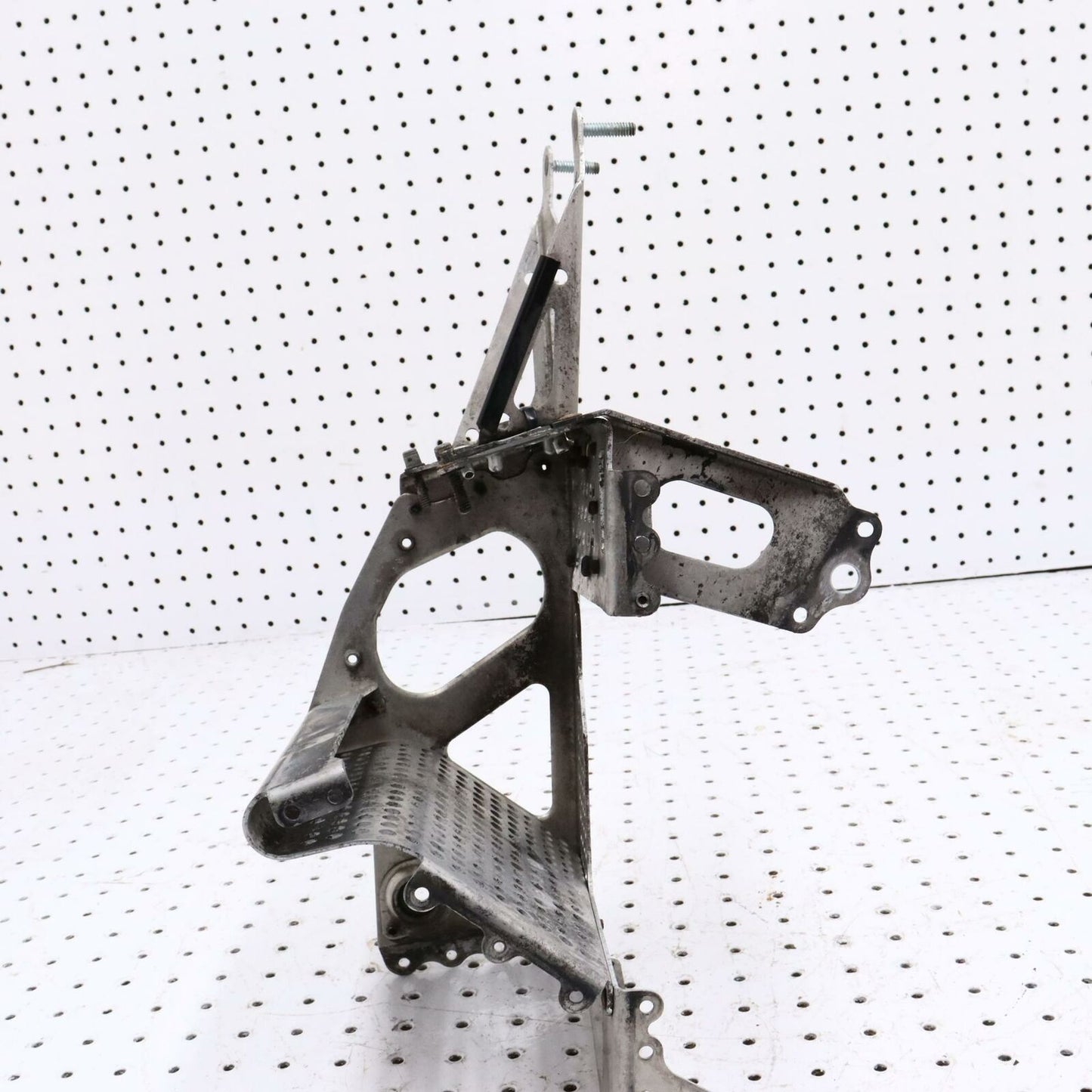 2009 ARCTIC CAT CROSSFIRE 1000 LEFT FRONT FOOT REST STAY FOOTREST WELL 4706-035
