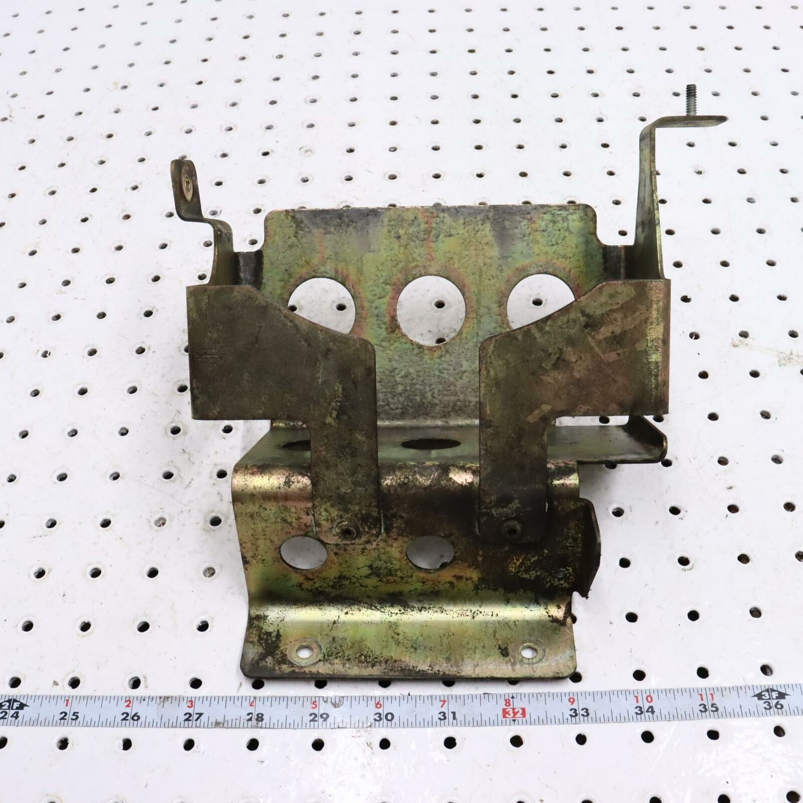 2006 POLARIS SWITCHBACK BATTERY BOX HOLDER TRAY 1015024; 1017053