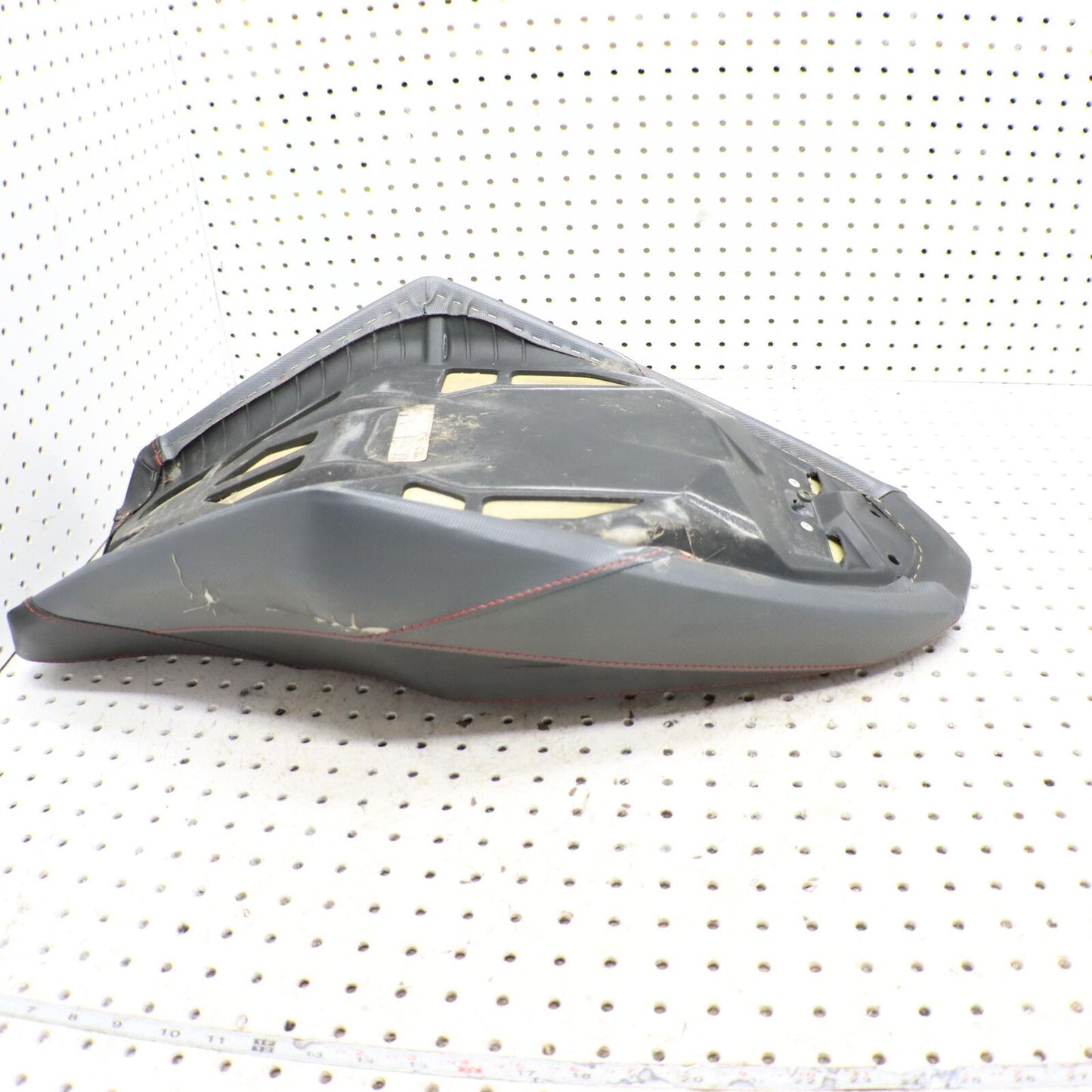 2015 POLARIS SWITCHBACK 800 SEAT 2686122 CRACKED COVER