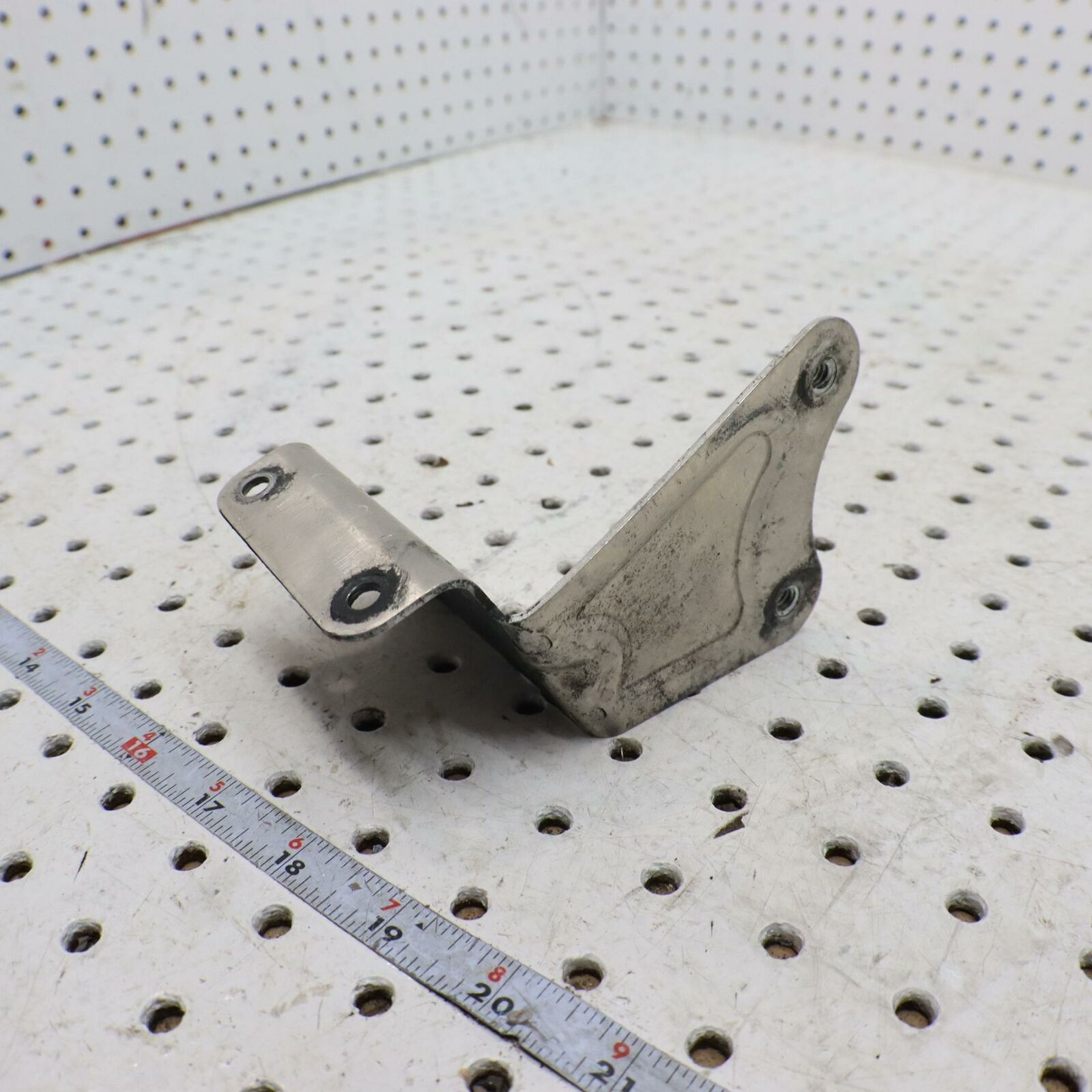 2006 POLARIS SWITCHBACK OIL TANK BOTTLE BRACKET MOUNT  1015745