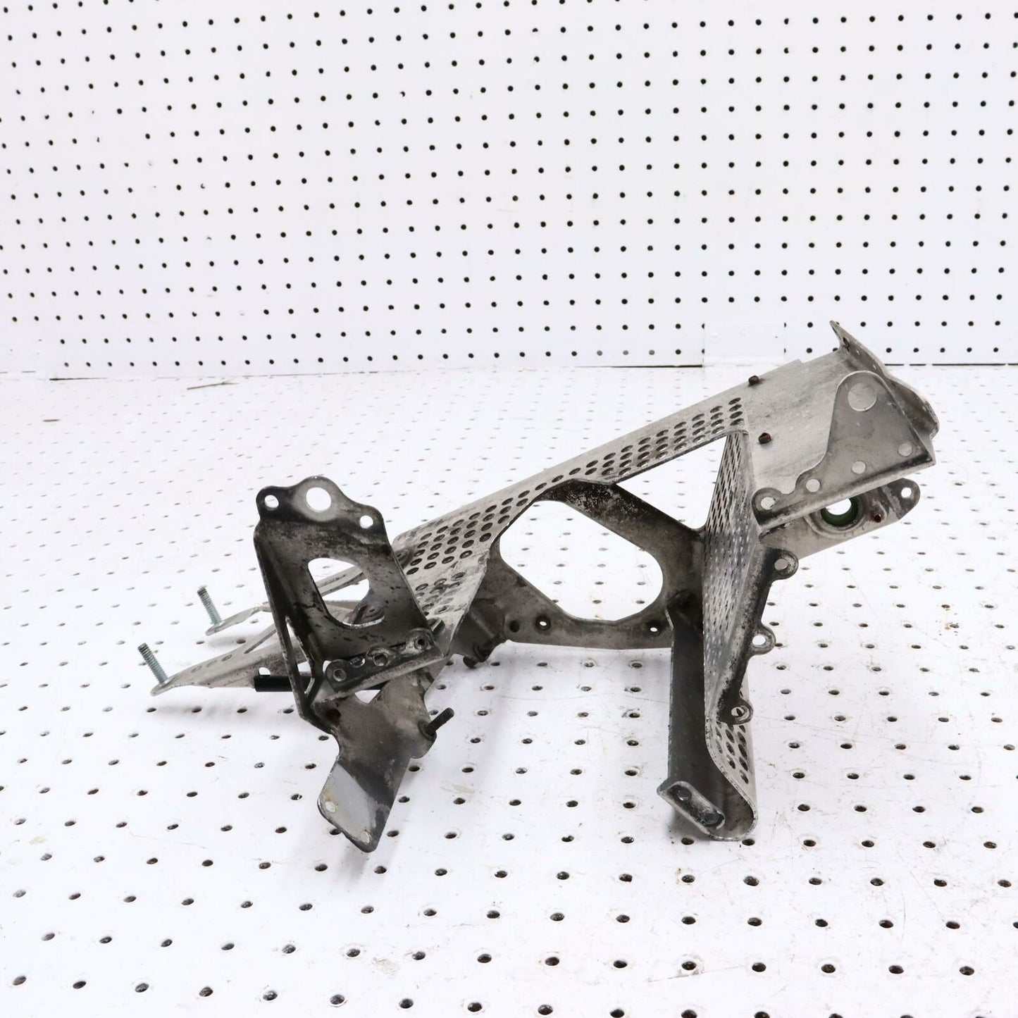 2009 ARCTIC CAT CROSSFIRE 1000 LEFT FRONT FOOT REST STAY FOOTREST WELL 4706-035