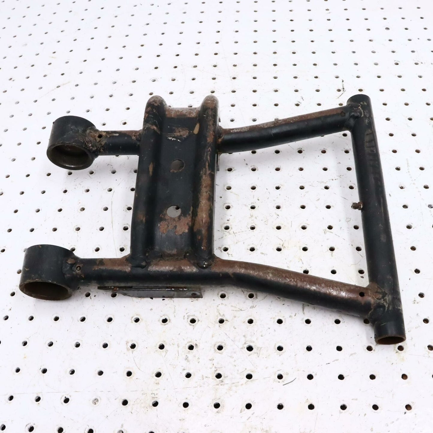 2002 POLARIS SPORTSMAN 500 REAR BACK LOWER RIGHT CONTROL A ARM 1012718-067