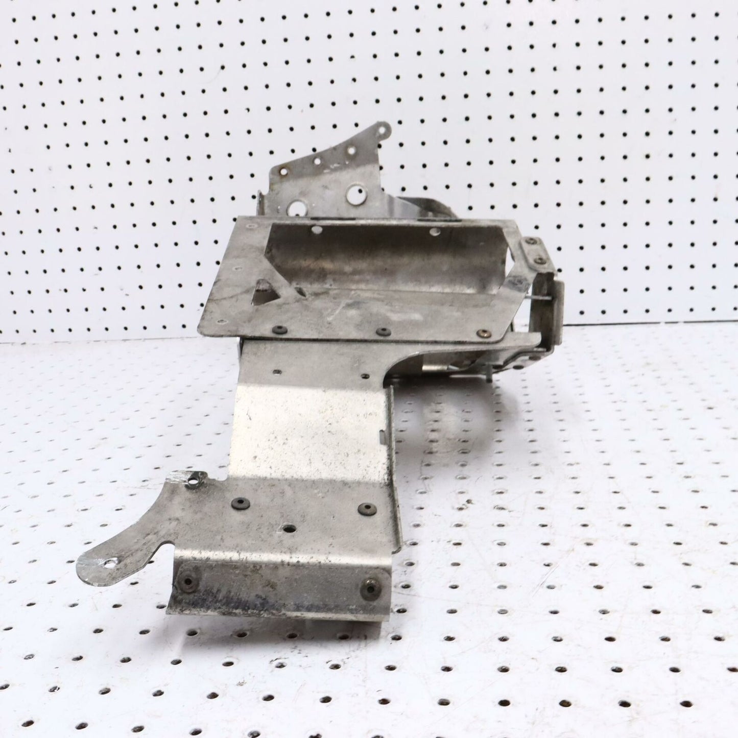 2006 POLARIS CLASSIC 700 LEFT FRONT FOOT HOLDER REST STAY FOOTREST WELL 1015301