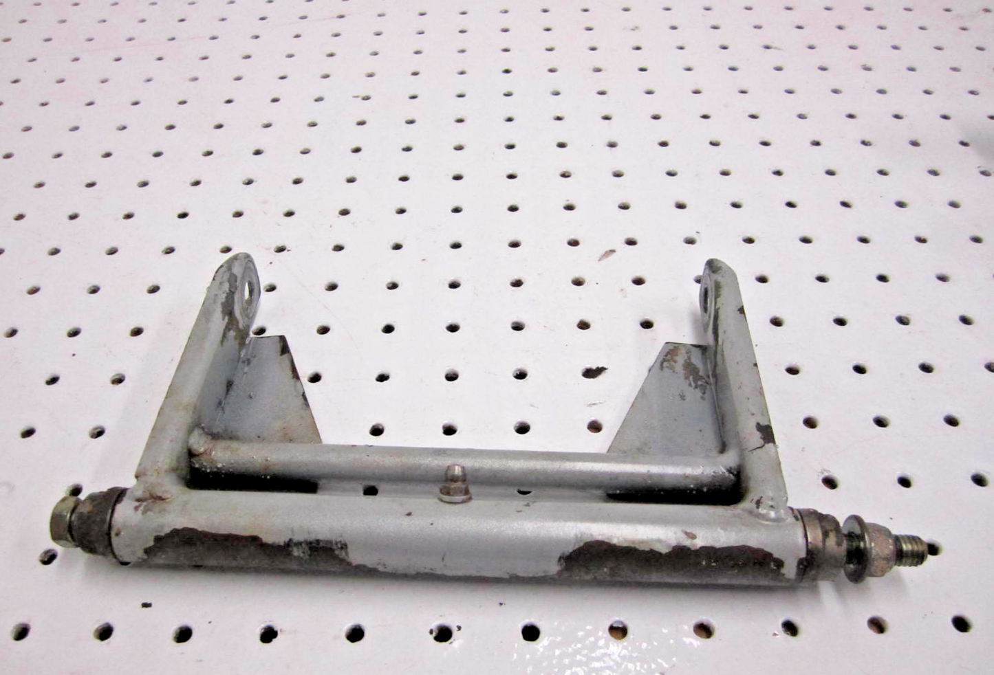 2005 ARCTIC CAT M7 141 REAR PIVOT ARM 1704-001