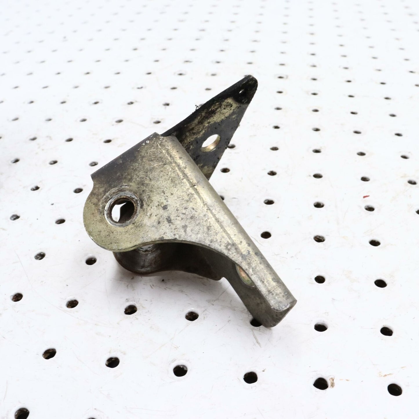 2002 POLARIS RMK 800 FRONT SHOCK TOWER MOUNT UPPER SHOCK, BLKHD LH 5243977