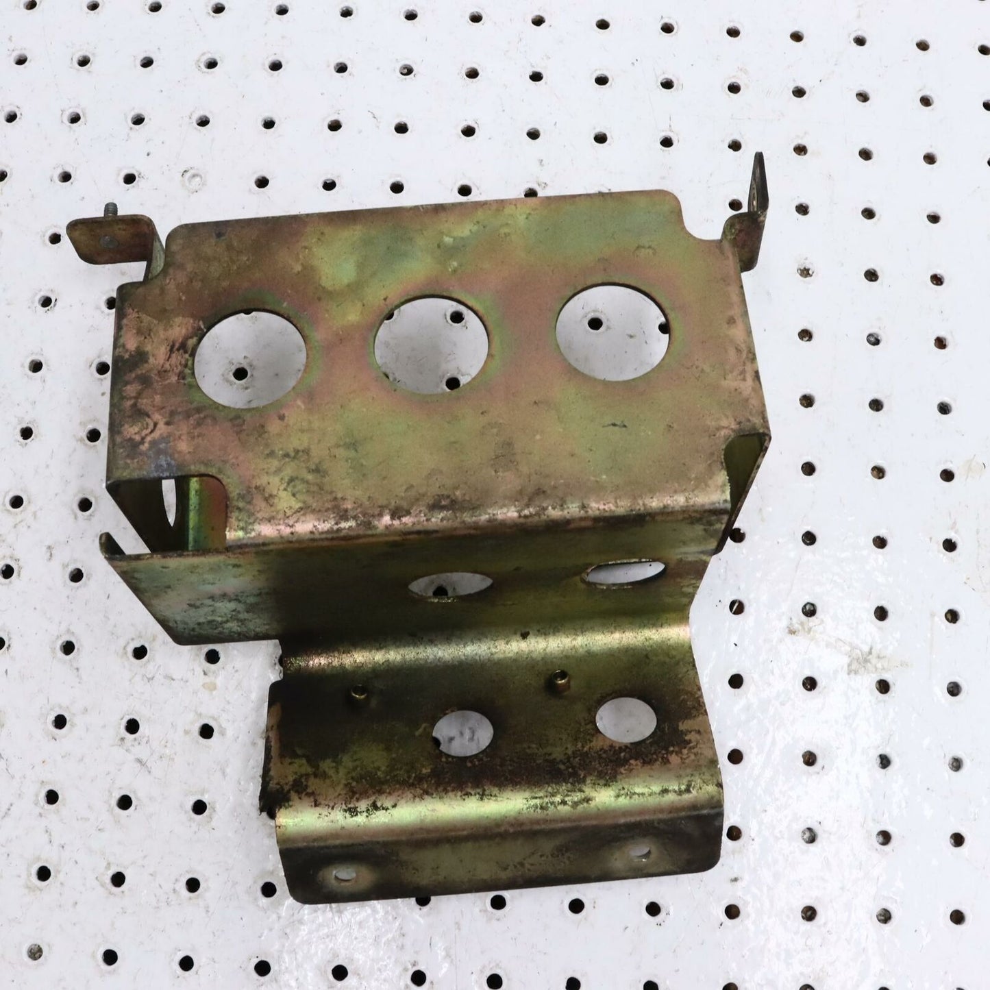 2006 POLARIS SWITCHBACK BATTERY BOX HOLDER TRAY 1015024; 1017053