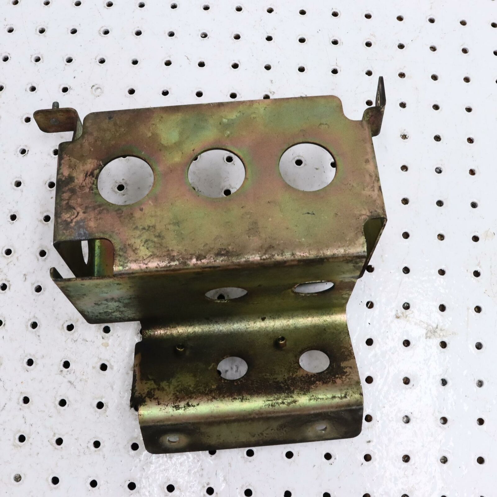 2006 POLARIS SWITCHBACK BATTERY BOX HOLDER TRAY 1015024; 1017053