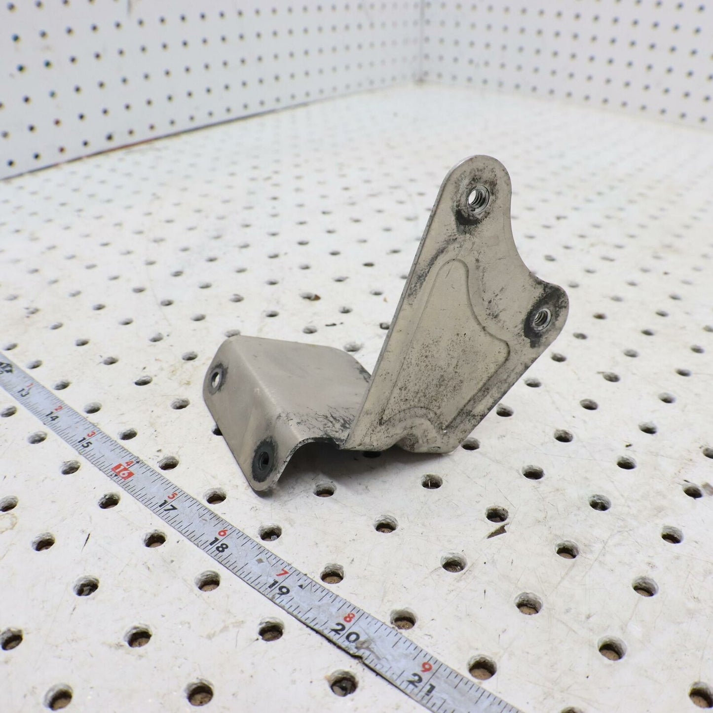 2006 POLARIS SWITCHBACK OIL TANK BOTTLE BRACKET MOUNT 1015745